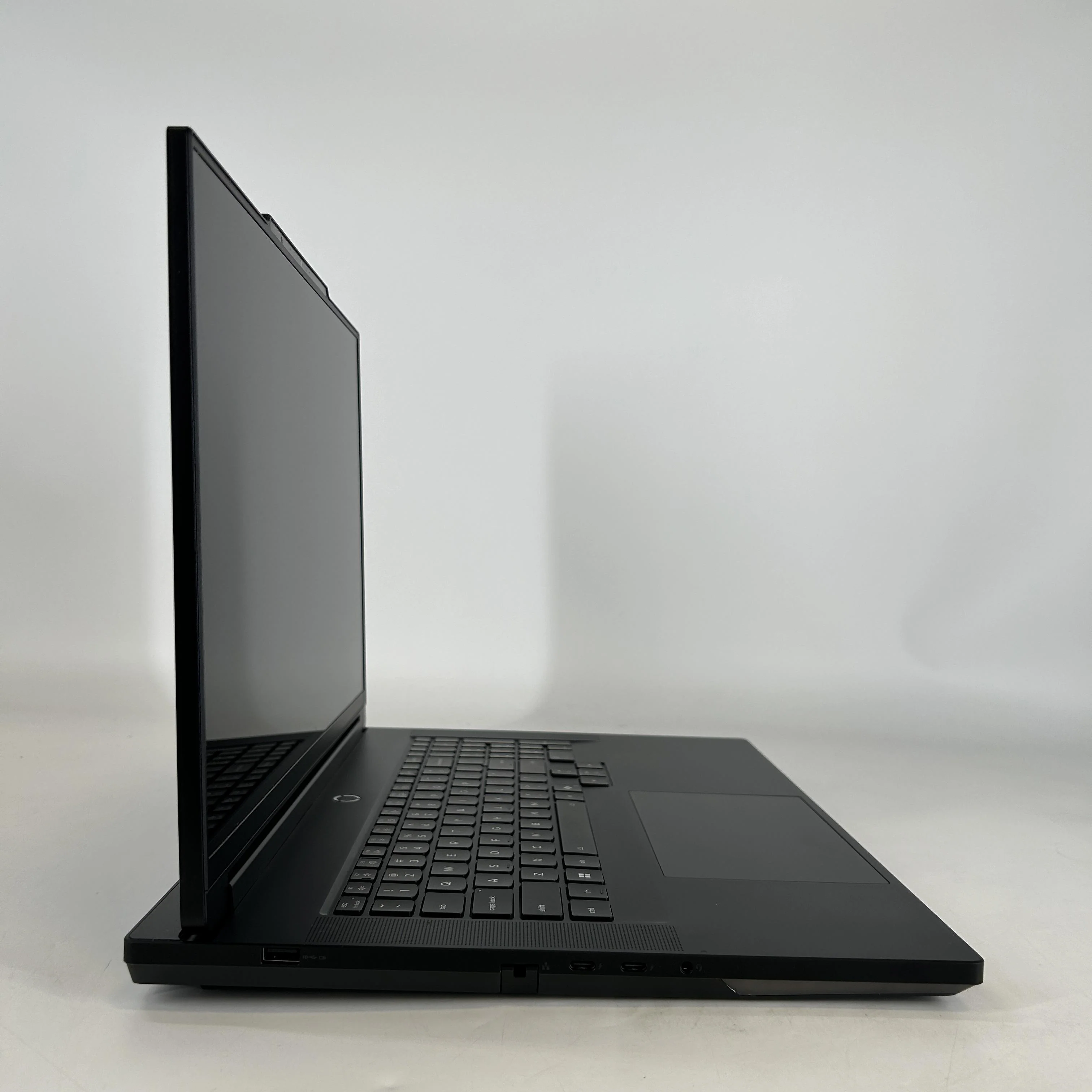 Lenovo Legion 9i Gen 10 16 Black 2.7 GHz Intel Core Ultra 9 Series 2 80GB RAM 1TB Solid State Drive 1TB Solid State Drive NVIDIA GeForce RTX 5090 24 GB - Image 3