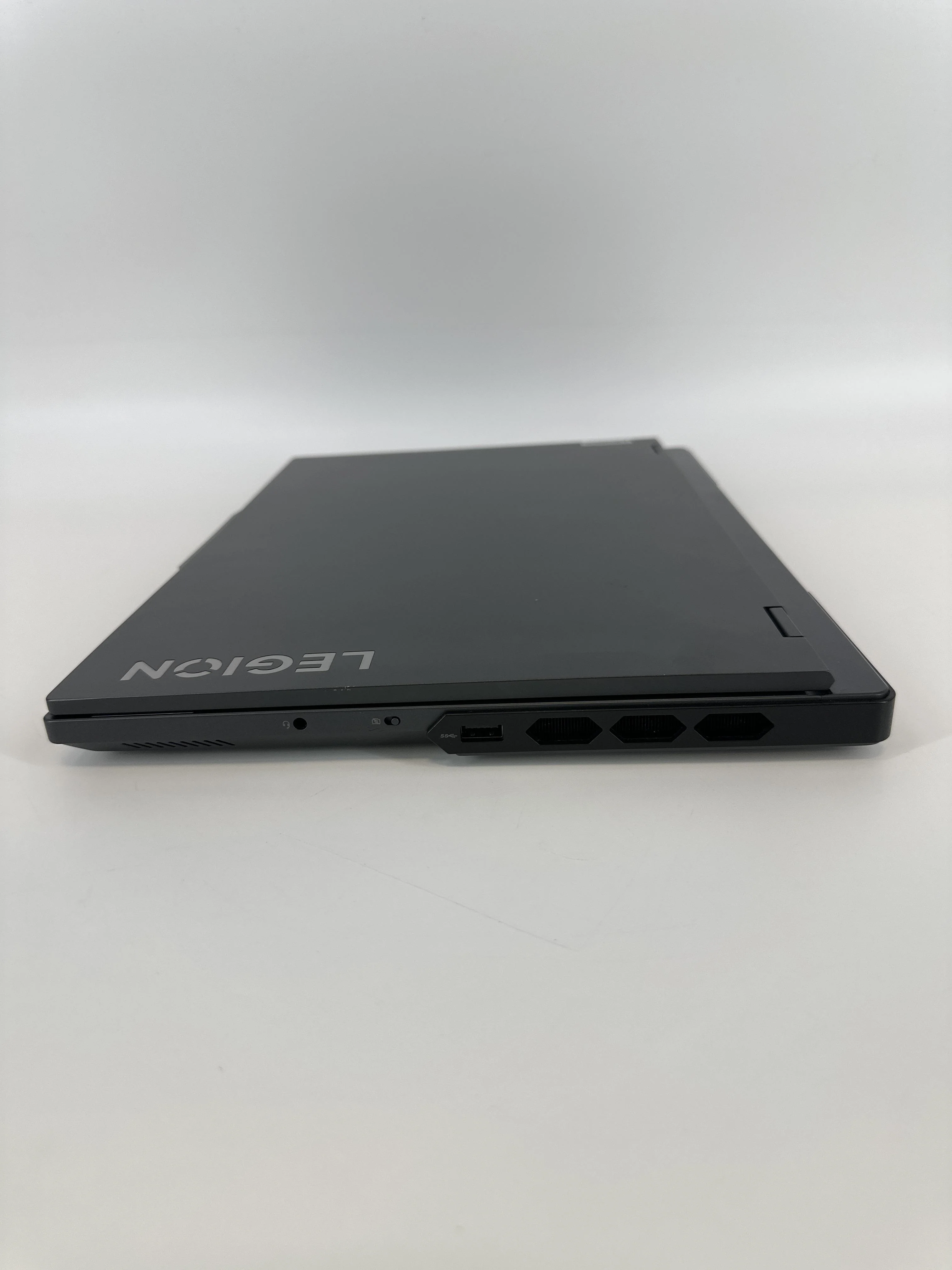 Lenovo Legion Pro 7 Gen 8 16 Onyx Grey 2.5 GHz AMD Ryzen 9 7945HX 32GB RAM 1TB Solid State Drive 1TB Solid State Drive NVIDIA GeForce RTX 4090 16 GB - Image 8
