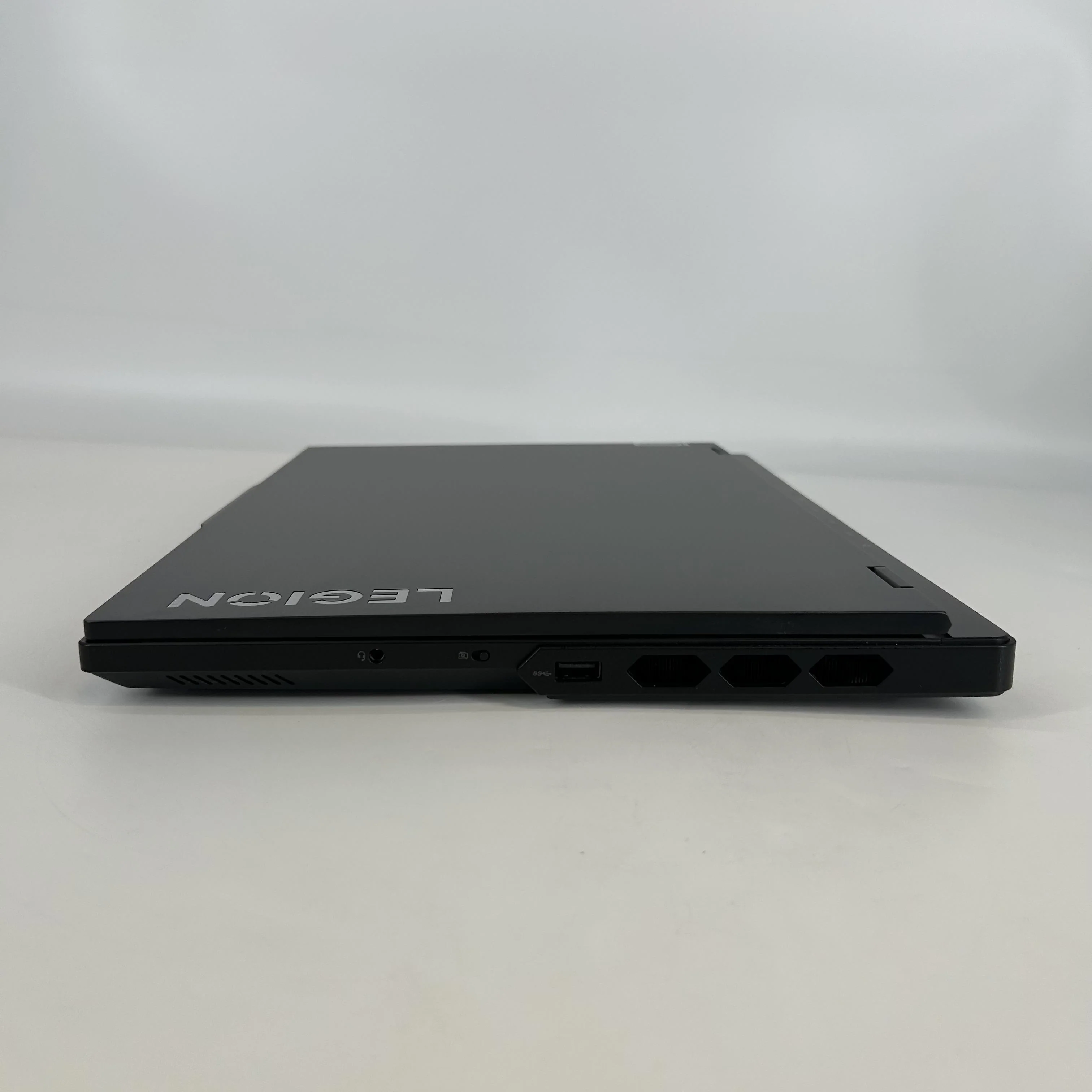 Lenovo Legion Pro 7i Gen 9 16 Black 2.2 GHz Intel Core i9 14th Gen. 32GB RAM 1TB Solid State Drive 1TB Solid State Drive NVIDIA GeForce RTX 4080 12 GB - Image 5