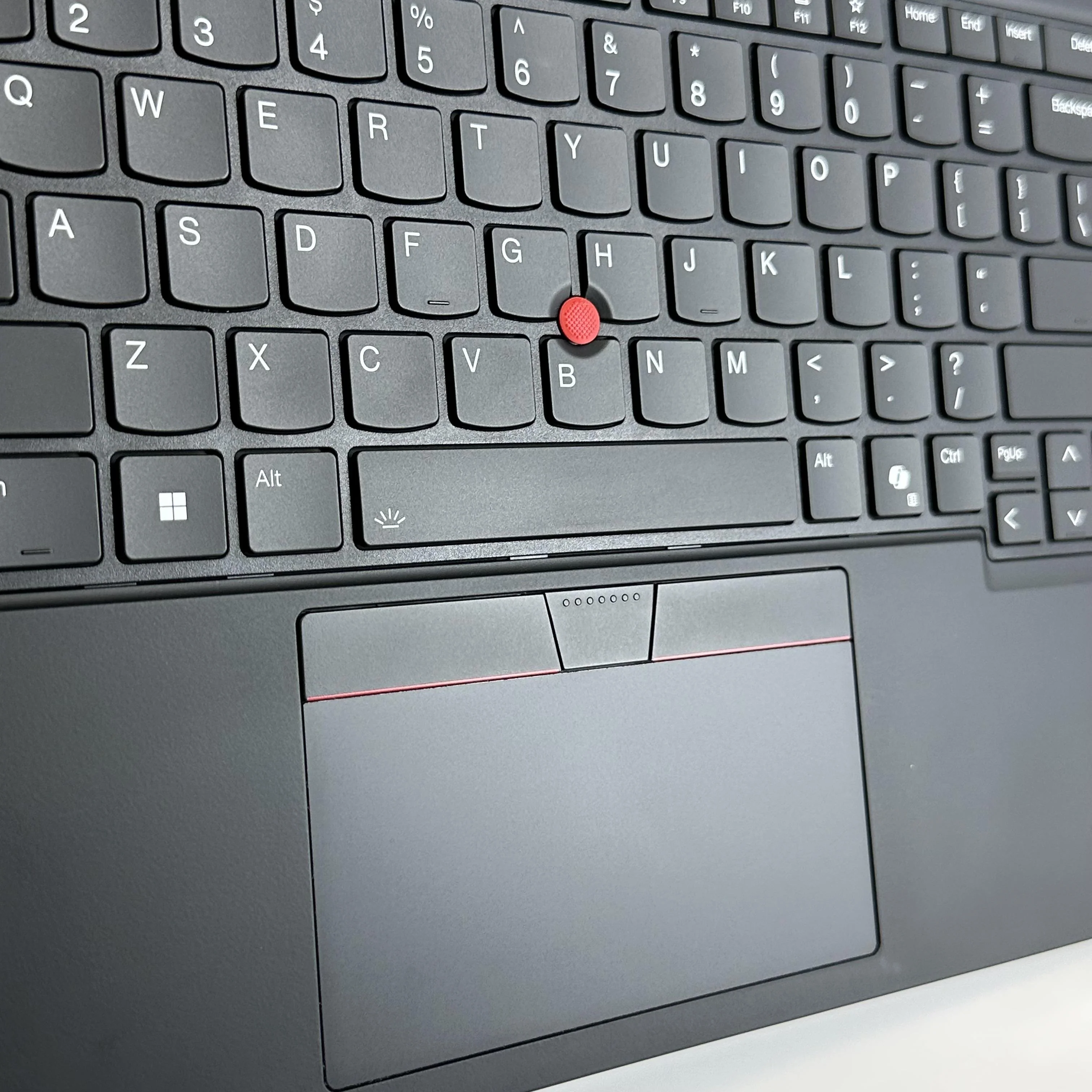 Lenovo ThinkPad P14s Gen 5 Black 3.3 GHz AMD Ryzen 7 Pro 8840HS 64GB RAM 1TB Solid State Drive - Image 5