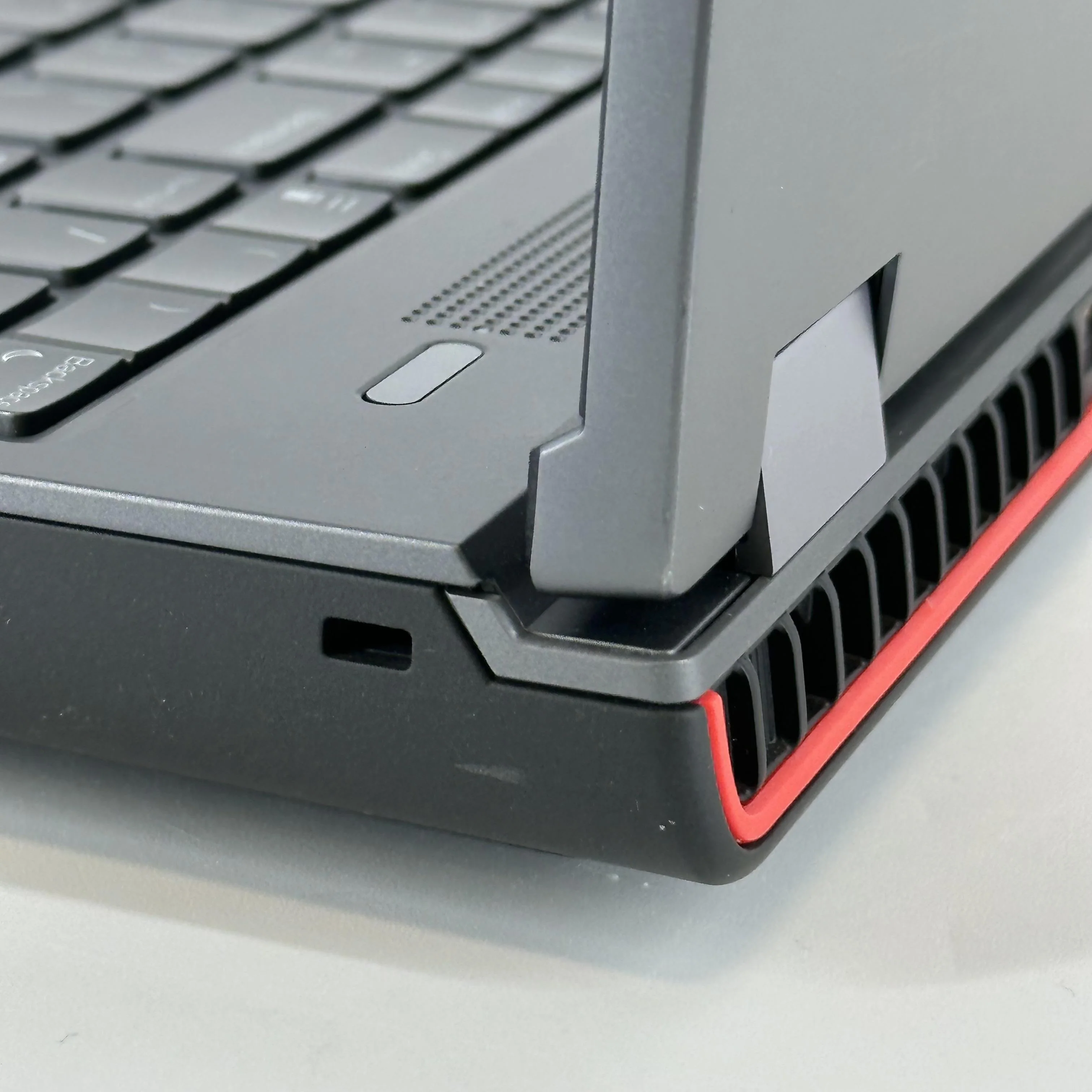 Lenovo ThinkPad P16 Gen 2 Gray 2.1 GHz Intel Core i7 13th Gen. 32GB RAM 1TB Solid State Drive NVIDIA RTX A1000 6 GB - Image 5