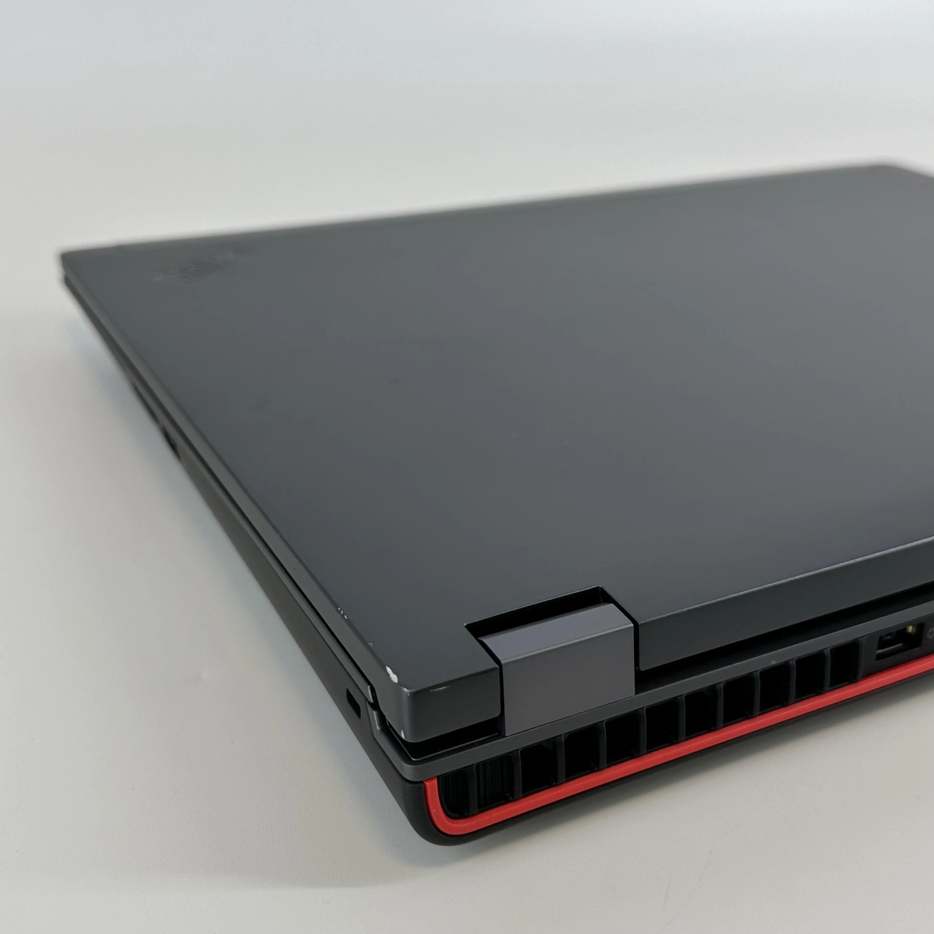 Lenovo ThinkPad P16 Gen 2 Gray 2.2 GHz Intel Core i9 13th Gen. 64GB RAM 1TB Solid State Drive NVIDIA RTX 4000 Ada 12 GB - Image 10