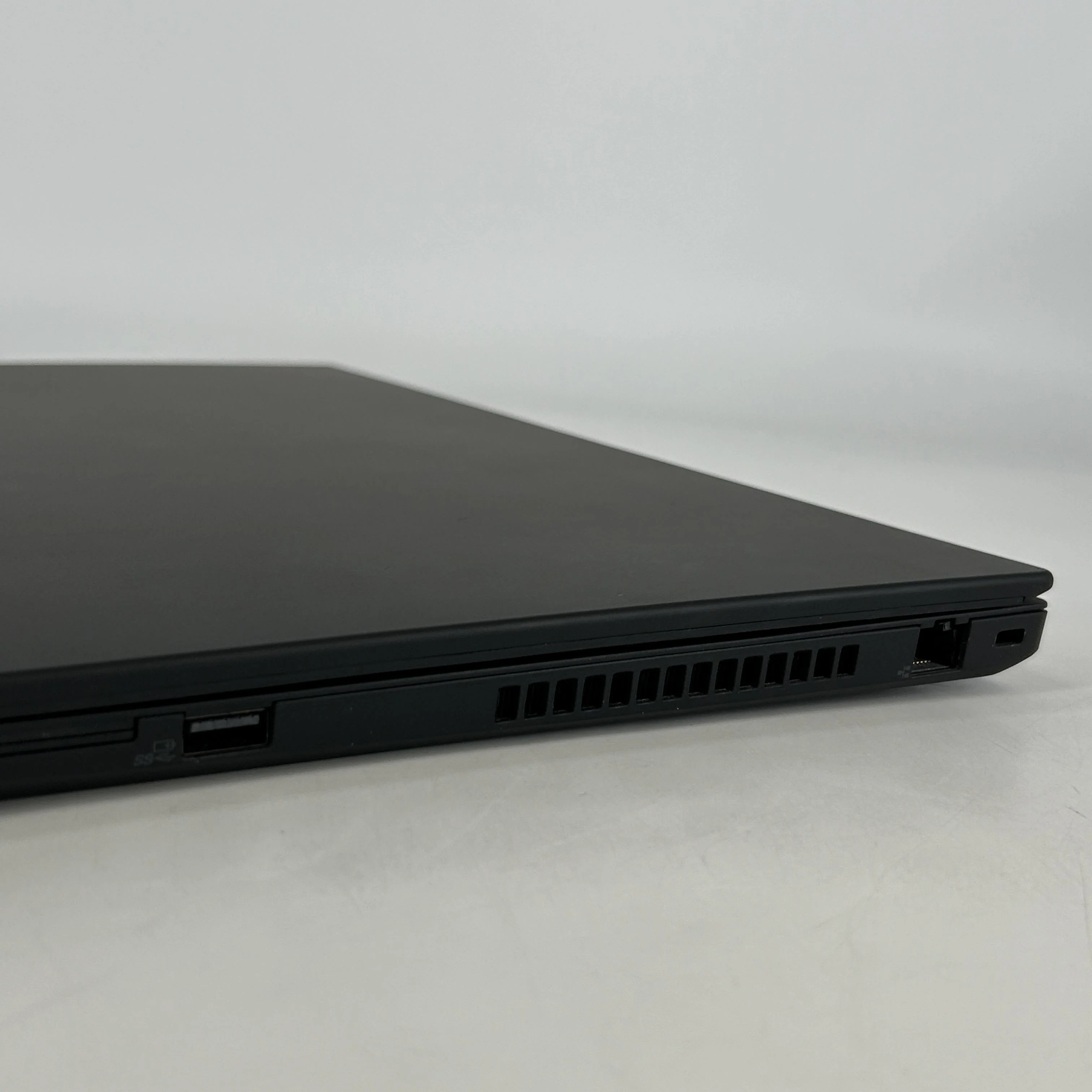 Lenovo ThinkPad T590 15.6 Black 1.8 GHz Intel Core i7 8th Gen. 16GB RAM 512GB Solid State Drive - Image 10