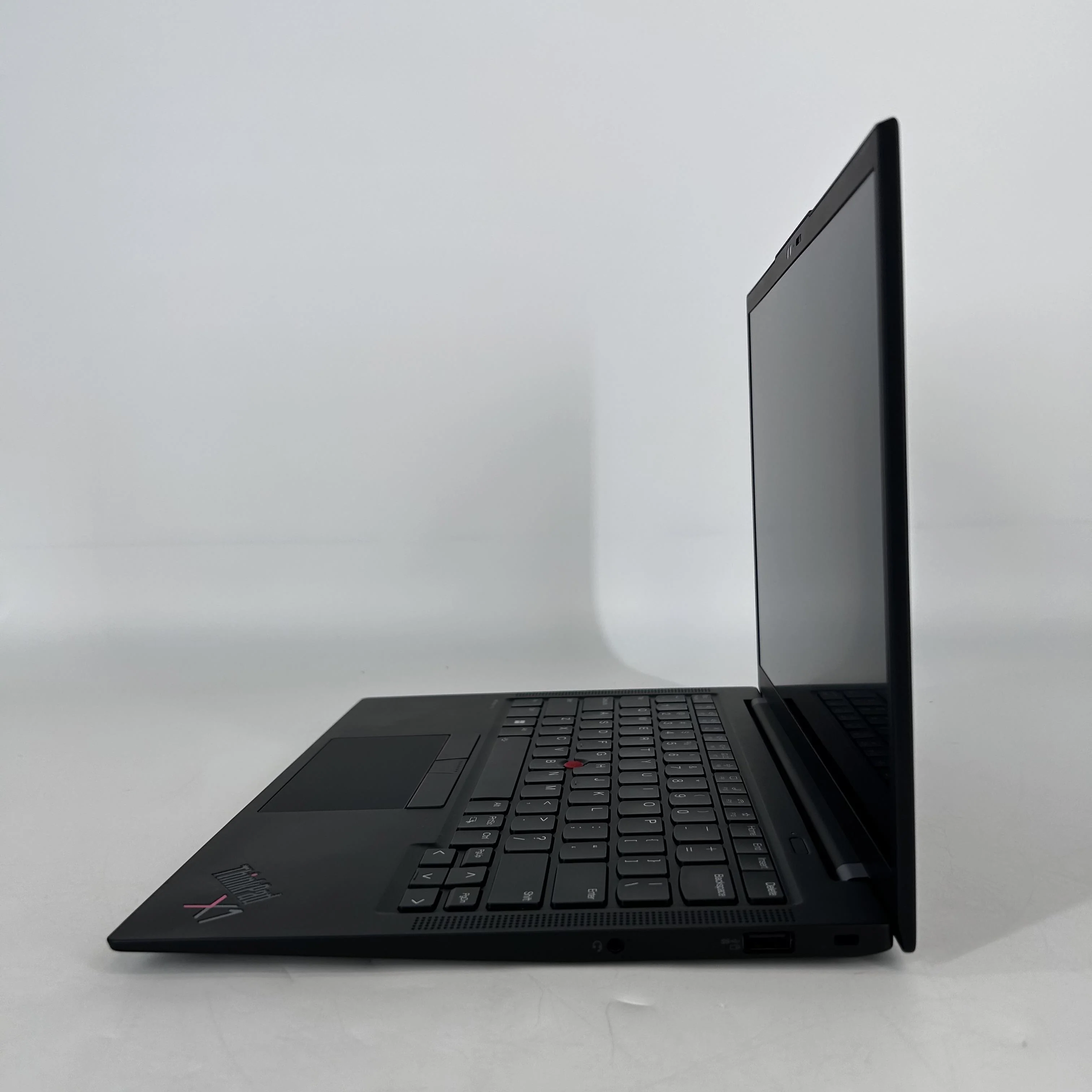 Lenovo ThinkPad X1 Carbon Gen 11 14 Black 1.7 GHz Intel Core i7 13th Gen. 16GB RAM 512GB Solid State Drive - Image 4
