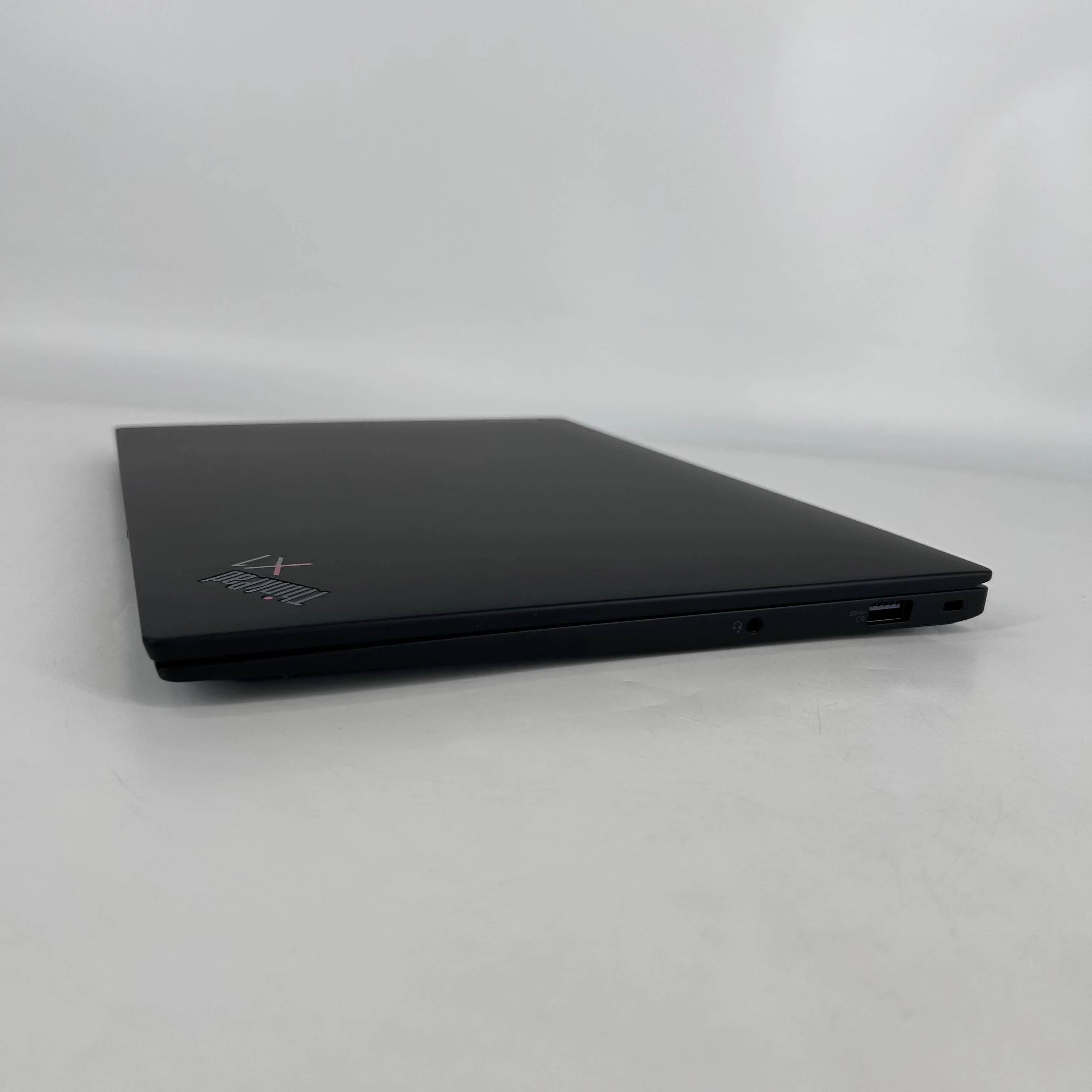 Lenovo ThinkPad X1 Carbon Gen 11 14 Black 1.7 GHz Intel Core i7 13th Gen. 32GB RAM 1TB Solid State Drive - Image 7