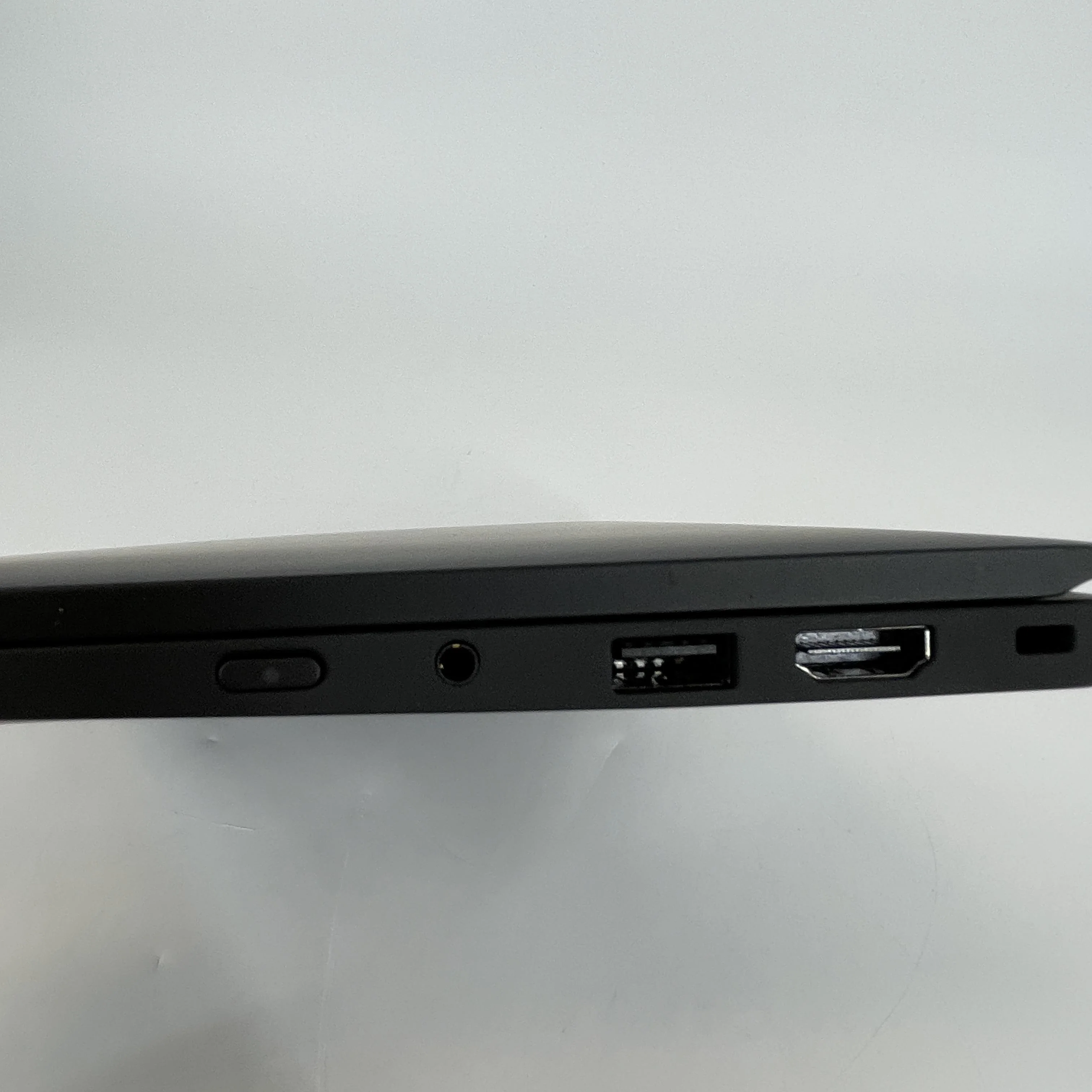 Lenovo ThinkPad X1 Carbon Gen 12 14 Black 1.7 GHz Intel Core Ultra 7 32GB RAM 1TB Solid State Drive - Image 7