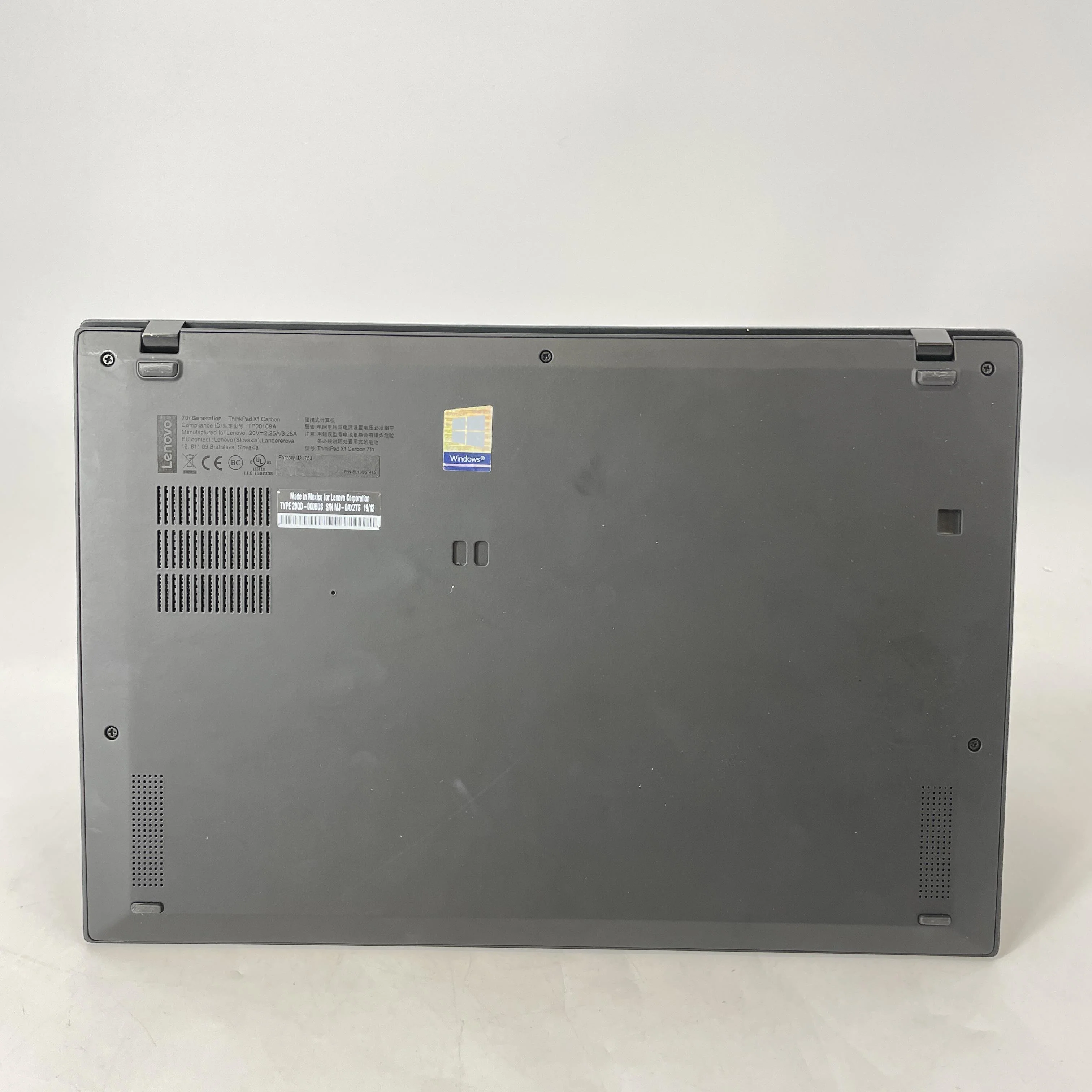 Lenovo ThinkPad X1 Carbon Gen 7 14 Black 1.6 GHz Intel Core i5 8th Gen. 8GB RAM 256GB Solid State Drive - Image 5