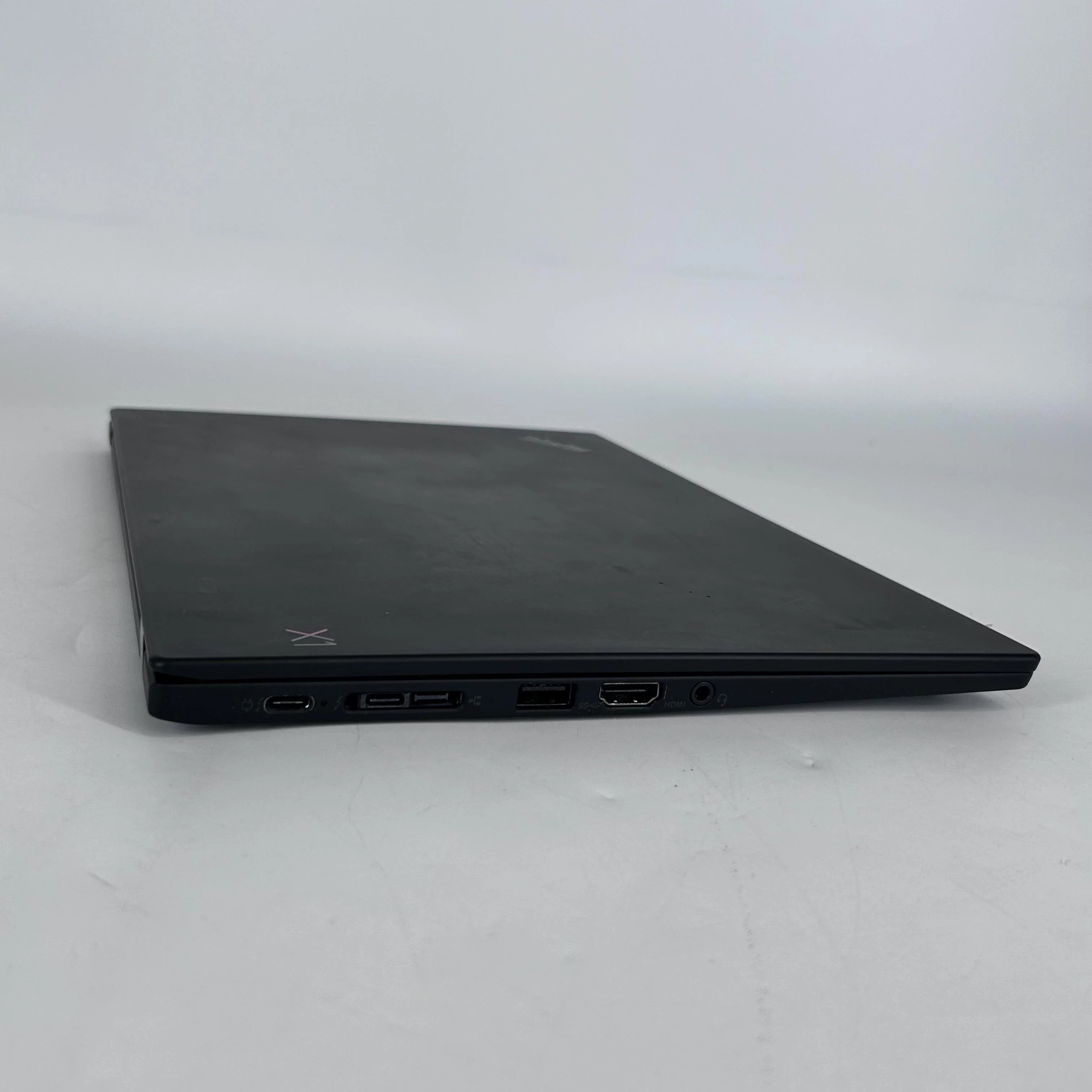 Lenovo ThinkPad X1 Carbon Gen 7 14 Black 1.9 GHz Intel Core i7 8th Gen. 16GB RAM 1TB Solid State Drive - Image 7