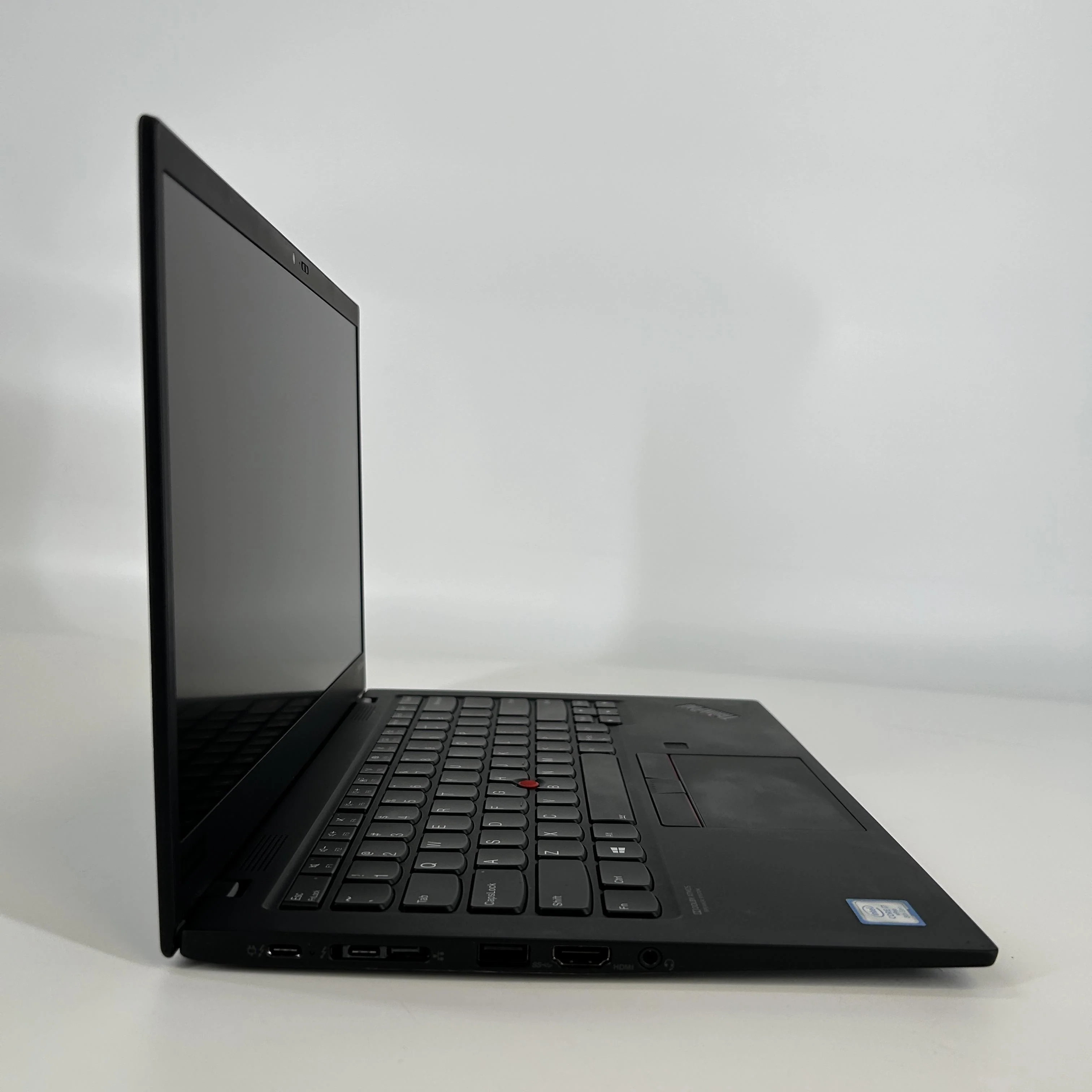 Lenovo ThinkPad X1 Carbon Gen 7 14 Black 1.9 GHz Intel Core i7 8th Gen. 16GB RAM 512GB Solid State Drive - Image 3
