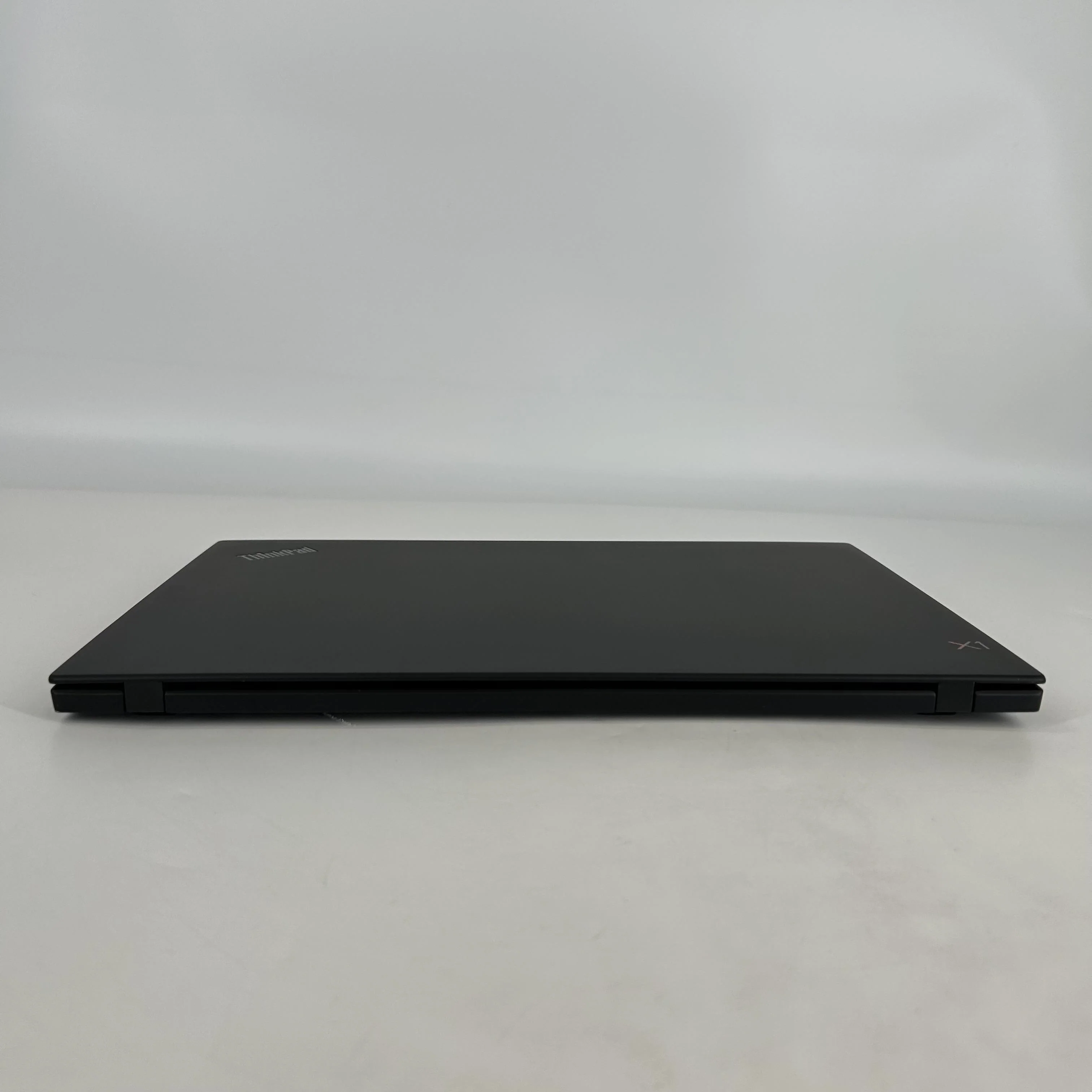 Lenovo ThinkPad X1 Carbon Gen 7 14 Gray 1.1 GHz Intel Core i7 10th Gen. 16GB RAM 256GB Solid State Drive - Image 5