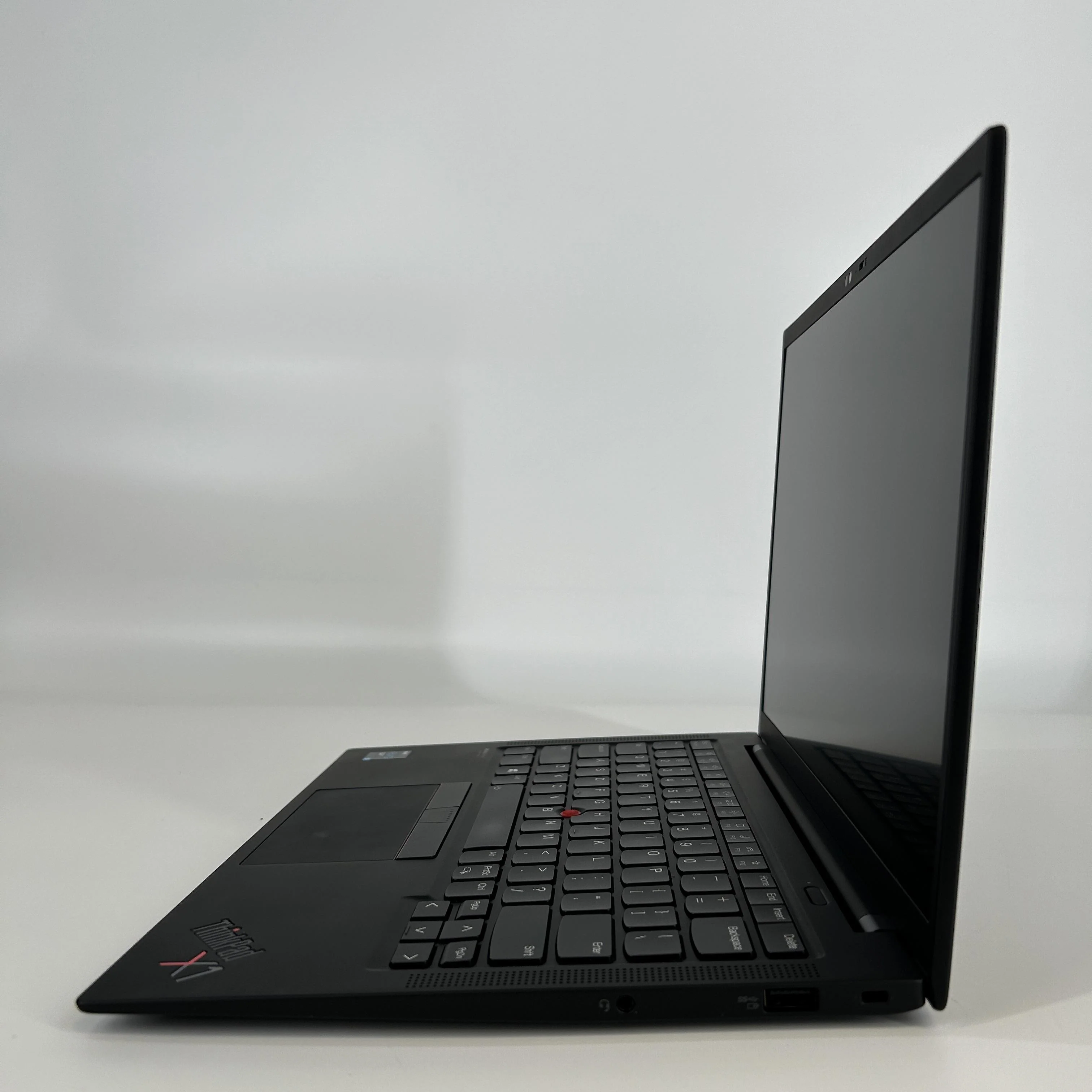 Lenovo ThinkPad X1 Carbon Gen 9 14 Black 2.4 GHz Intel Core i5 11th Gen. 16GB RAM 512GB Solid State Drive - Image 4