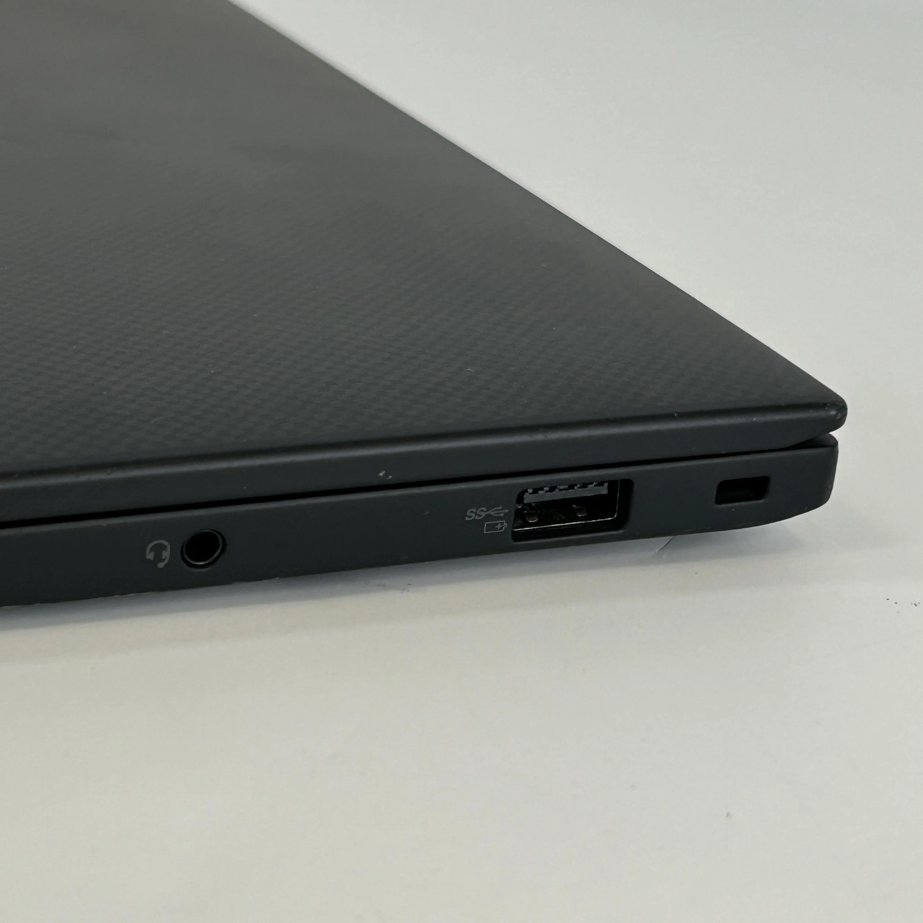 Lenovo ThinkPad X1 Carbon Gen 9 14 Black 3.0 GHz Intel Core i7 11th Gen. 16GB RAM 512GB Solid State Drive - Image 4