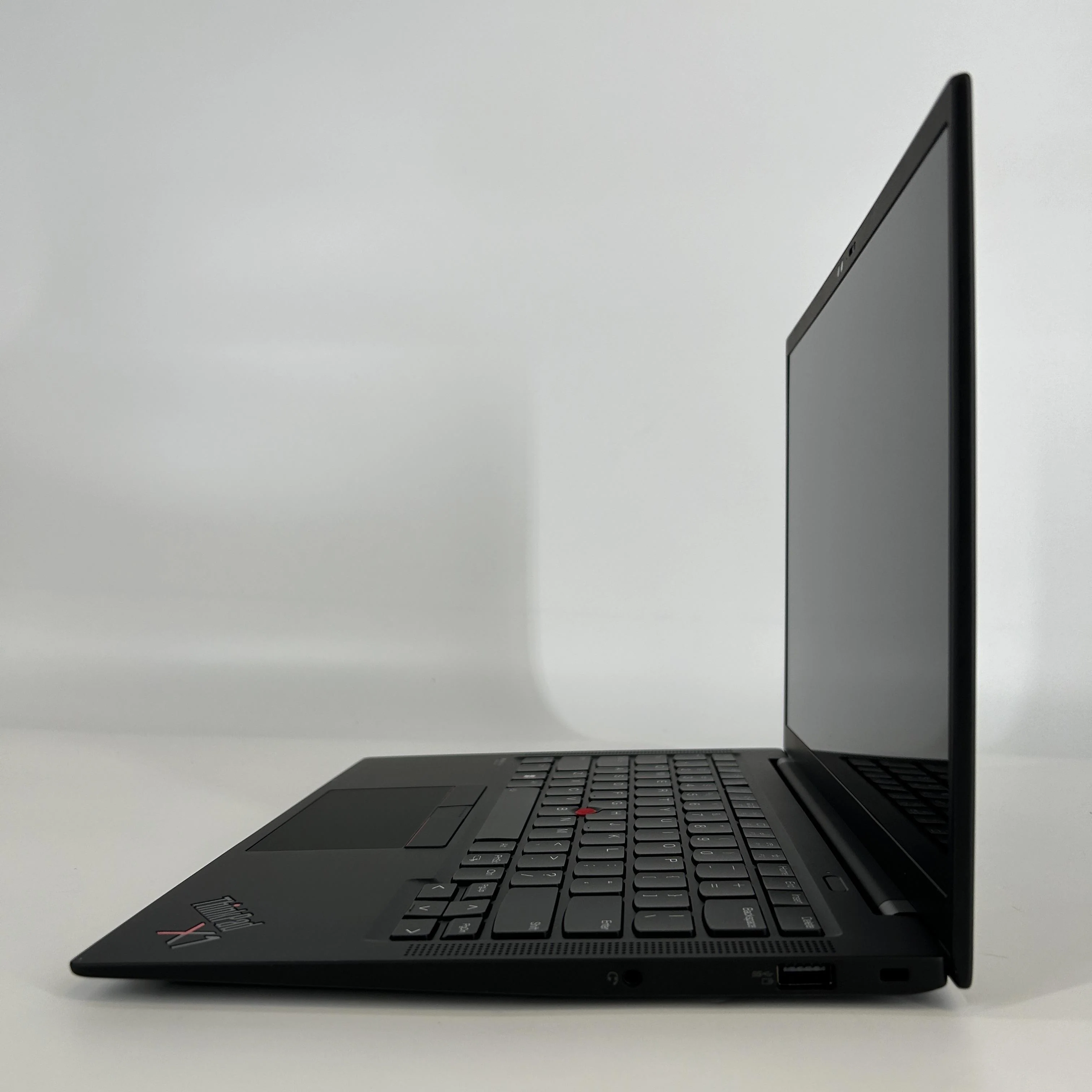 Lenovo ThinkPad X1 Carbon Gen 9 14 Black 3.0 GHz Intel Core i7 11th Gen. 32GB RAM 2TB Solid State Drive - Image 3