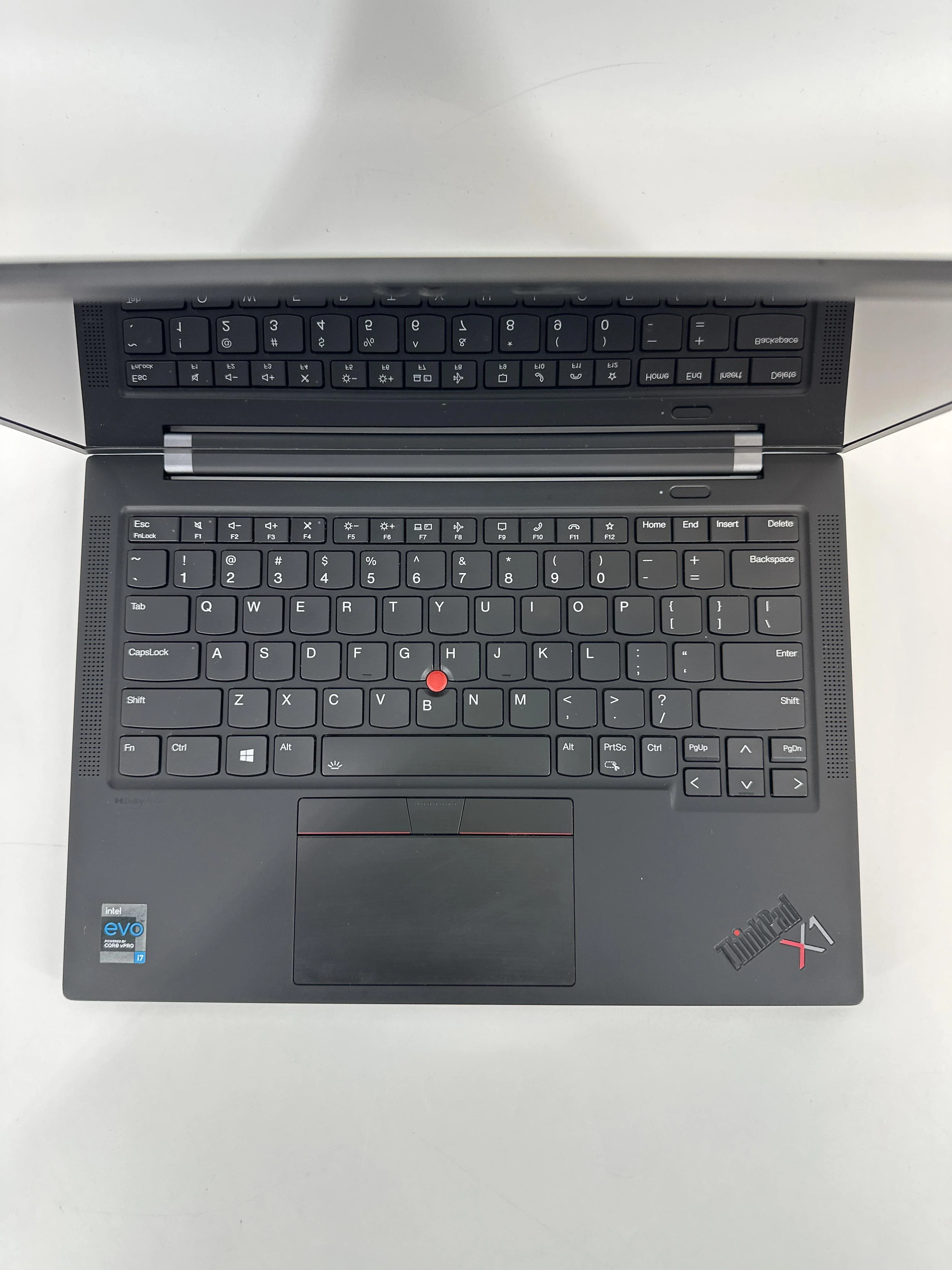 Lenovo ThinkPad X1 Carbon Gen 9 14 Gray 3.0 GHz Intel Core i7 11th Gen. 16GB RAM 256GB Solid State Drive - Image 2