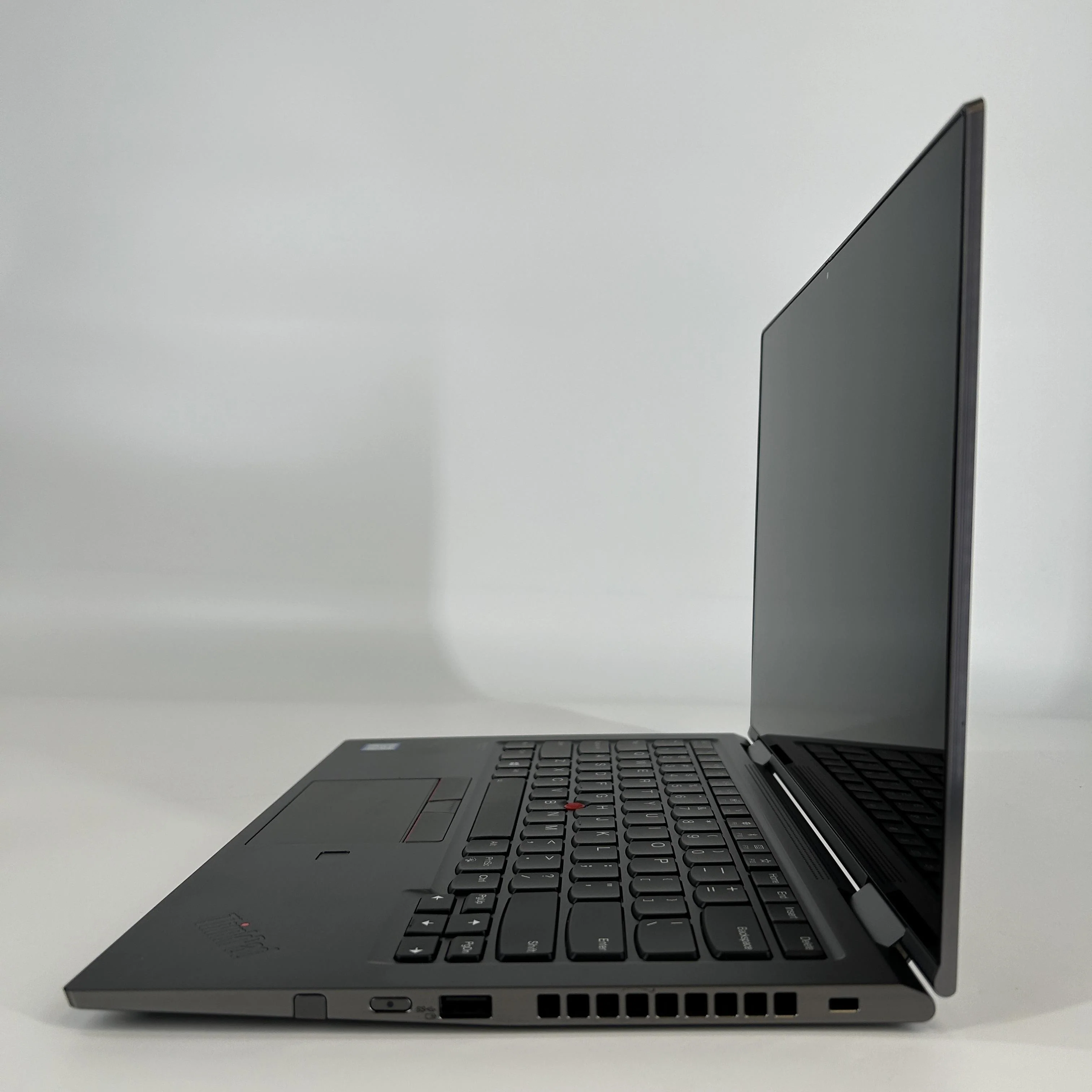 Lenovo ThinkPad X1 Yoga Gen 4 14 Gray 1.9 GHz Intel Core i7 8th Gen. 16GB RAM 256GB Solid State Drive - Image 5