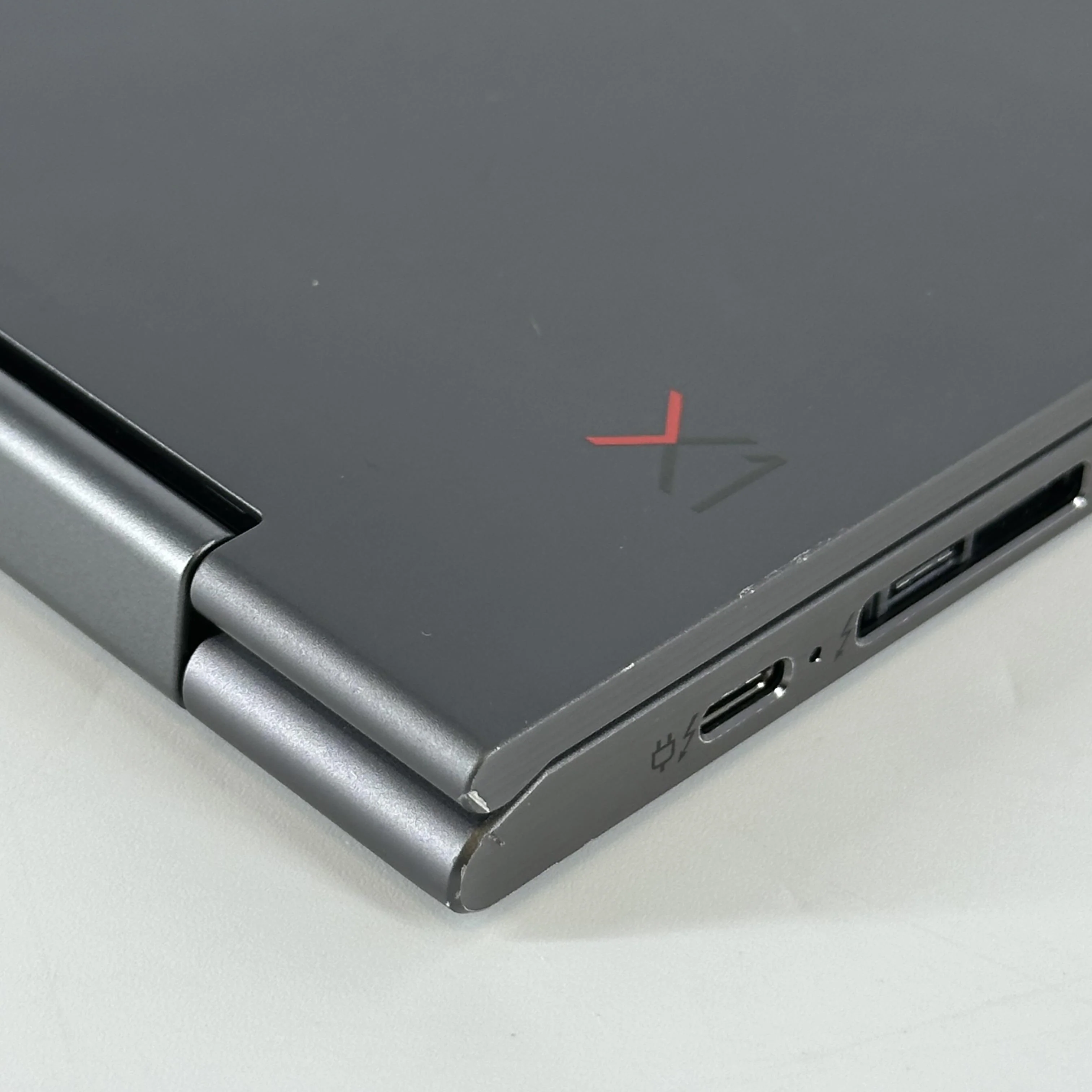 Lenovo ThinkPad X1 Yoga Gen 4 14 Gray 1.9 GHz Intel Core i7 8th Gen. 16GB RAM 512GB Solid State Drive - Image 14