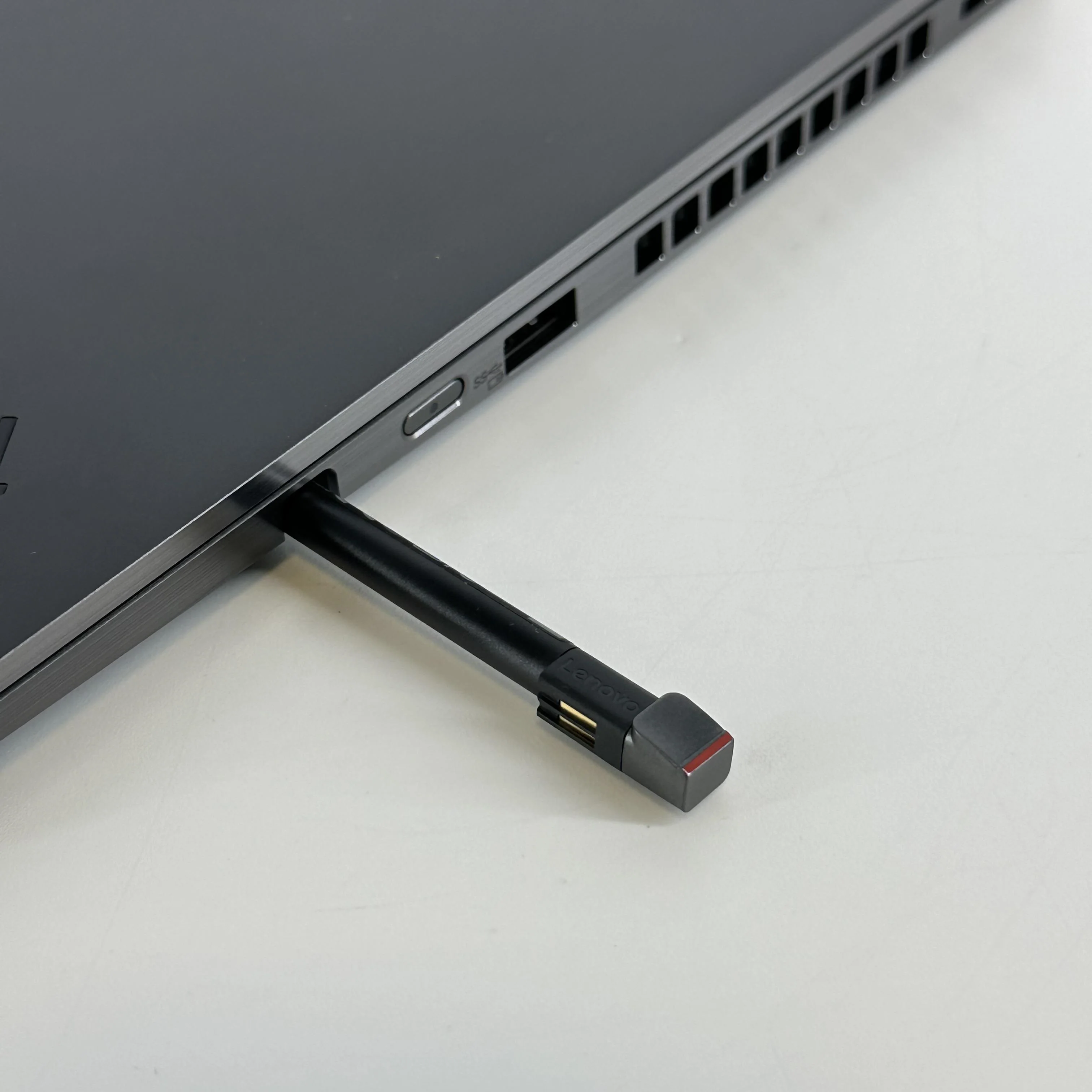 Lenovo ThinkPad X1 Yoga Gen 5 14 Gray 1.8 GHz Intel Core i7 10th Gen. 16GB RAM 256GB Solid State Drive - Image 8