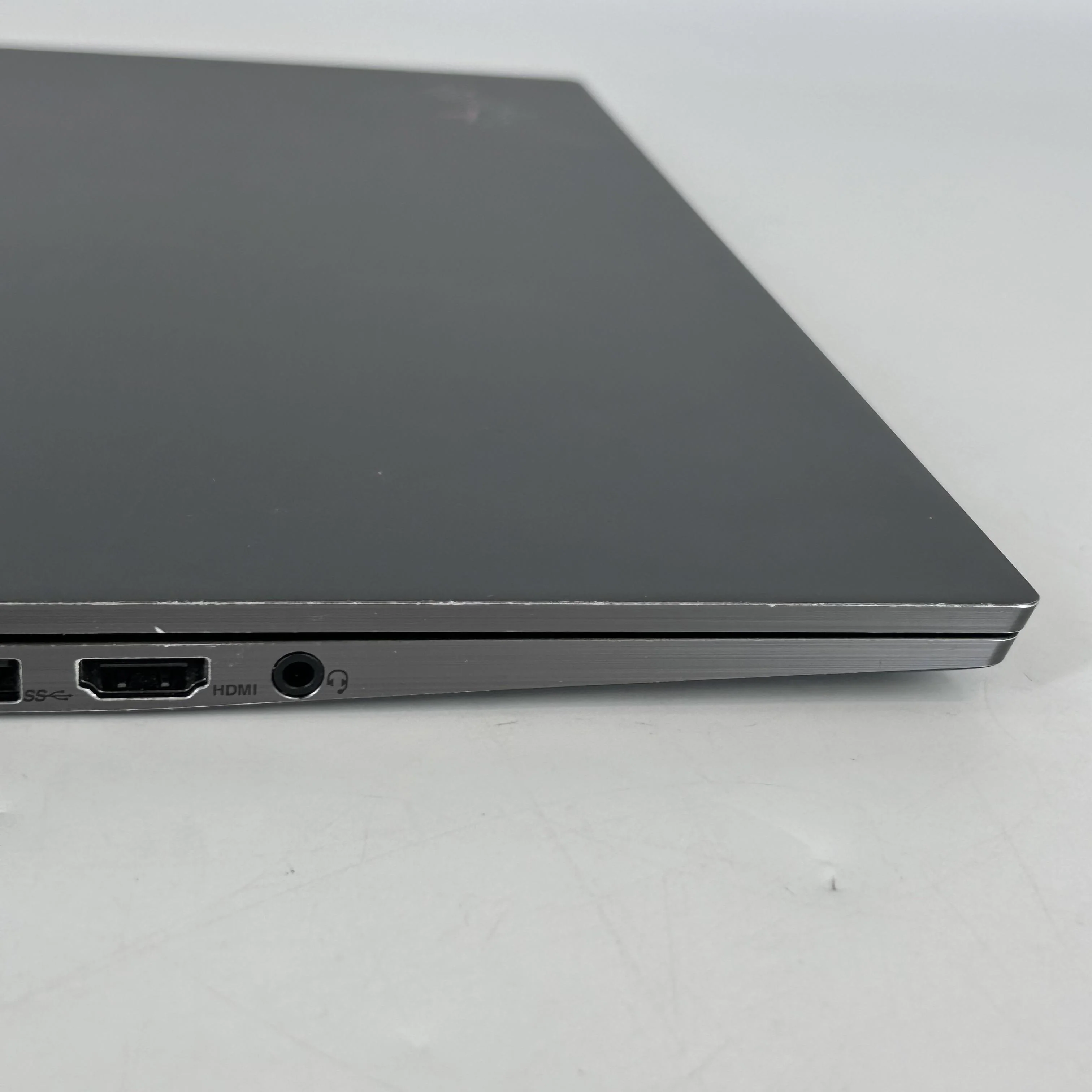 Lenovo ThinkPad X1 Yoga Gen 5 14 Gray 1.8 GHz Intel Core i7 10th Gen. 16GB RAM 256GB Solid State Drive - Image 18