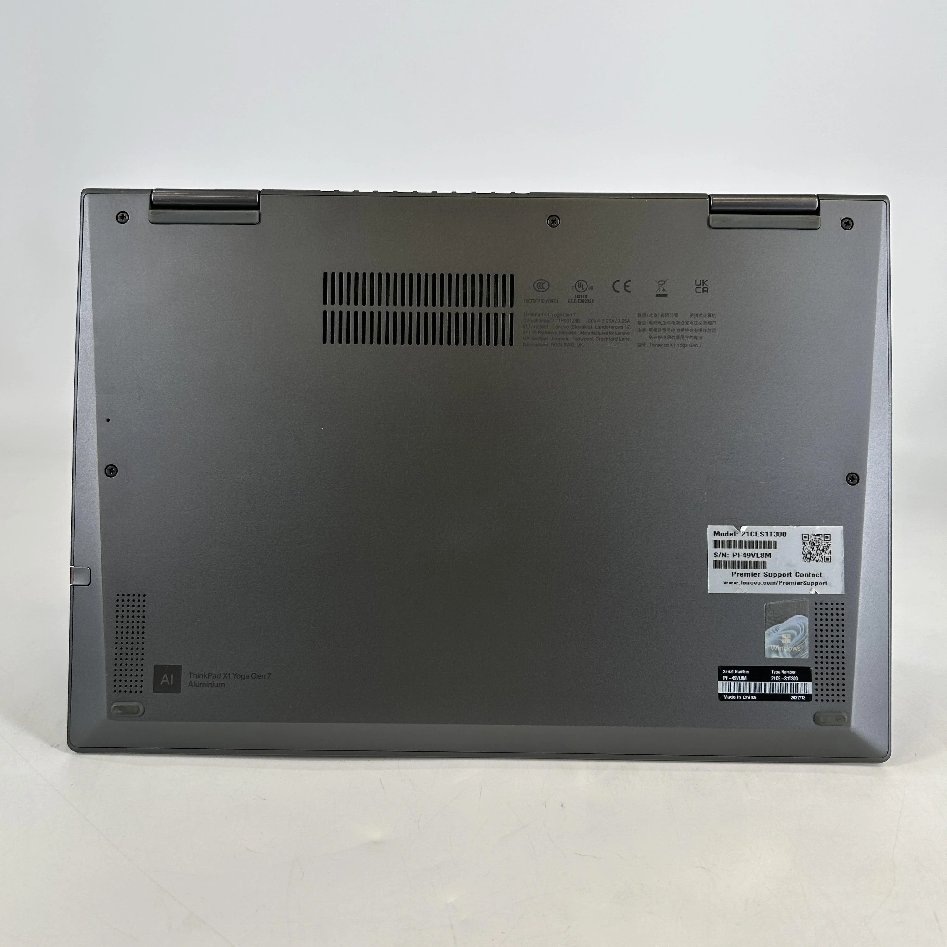 Lenovo ThinkPad X1 Yoga Gen 7 14 Gray 1.8 GHz Intel Core i7 12th Gen. 16GB RAM 256GB Solid State Drive - Image 4