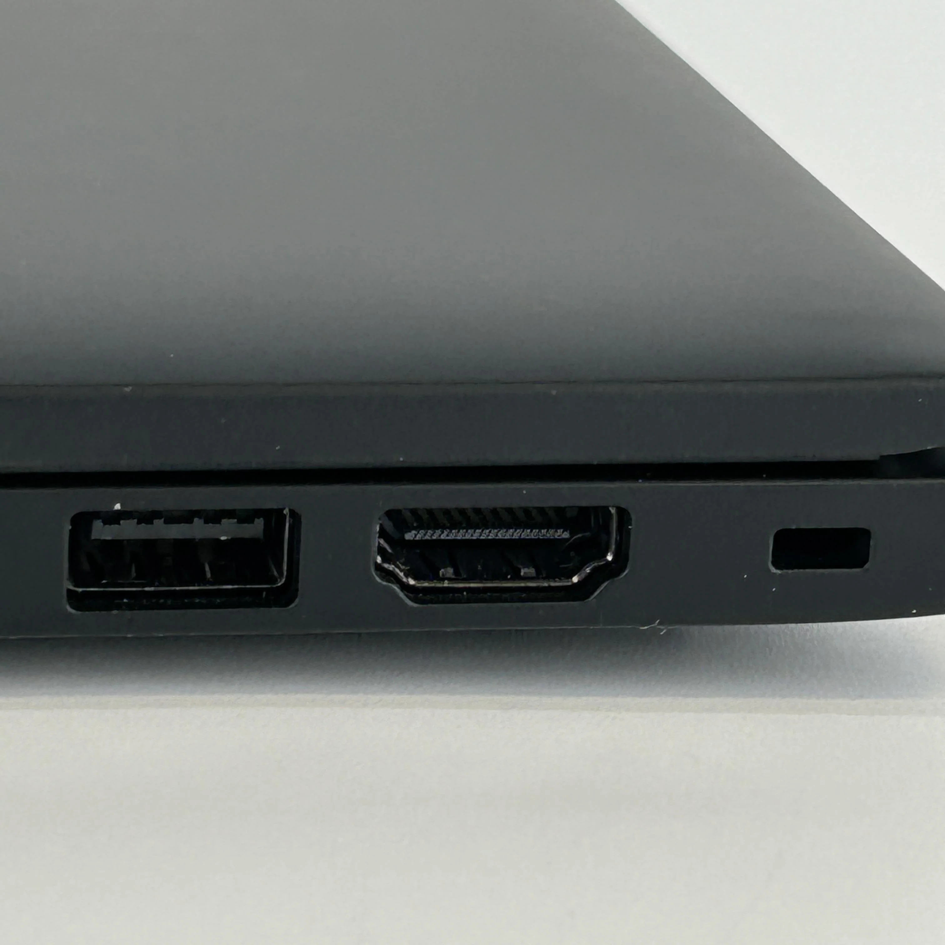 Lenovo ThinkPad X13 Gen 4 Black 3.3 GHz AMD Ryzen 7 Pro 7840U 32GB RAM 1TB Solid State Drive - Image 8