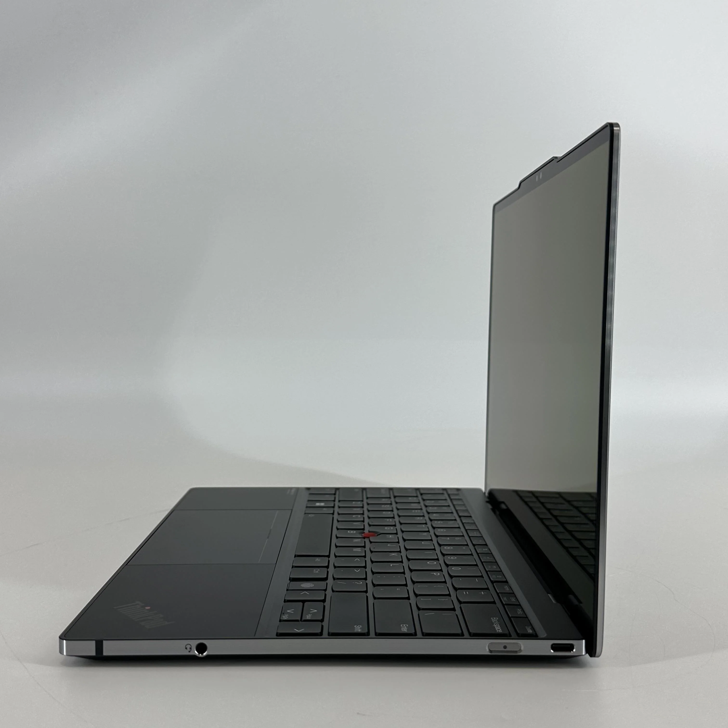 Lenovo ThinkPad Z13 Gen 1 Black 2.7 GHz AMD Ryzen 7 Pro 6860Z 32GB RAM 1TB Solid State Drive - Image 6