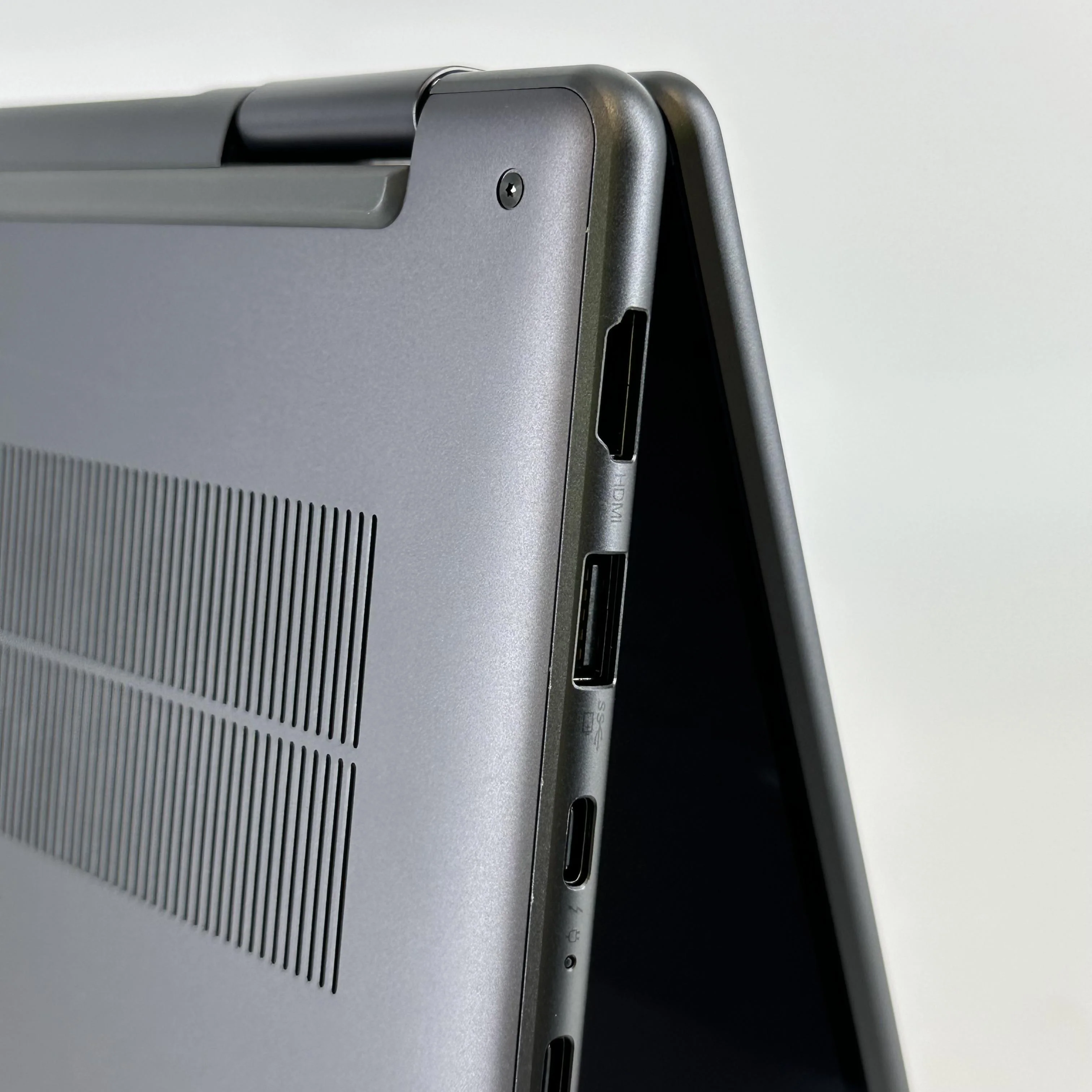 Lenovo Yoga 7i 16 Gray 1.7 GHz Intel Core i5 12th Gen. 8GB RAM 1TB Solid State Drive - Image 6