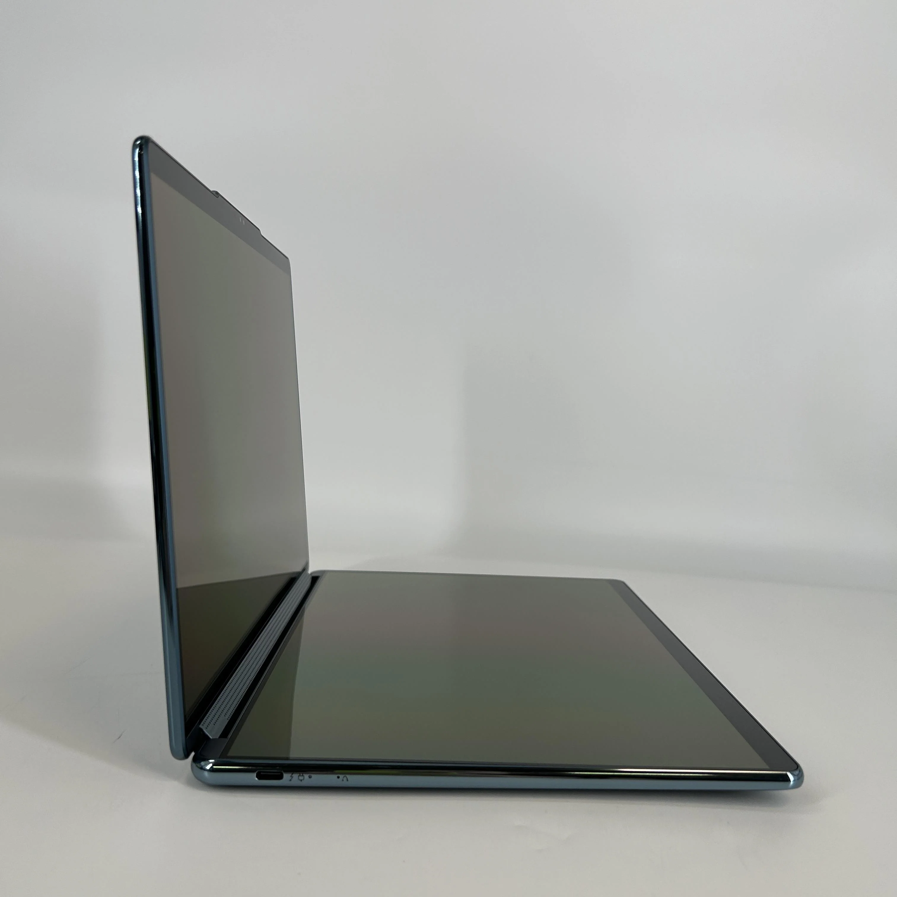 Lenovo Yoga Book 9i 13.3 Blue 1.7 GHz Intel Core Ultra 7 16GB RAM 1TB Solid State Drive - Image 4