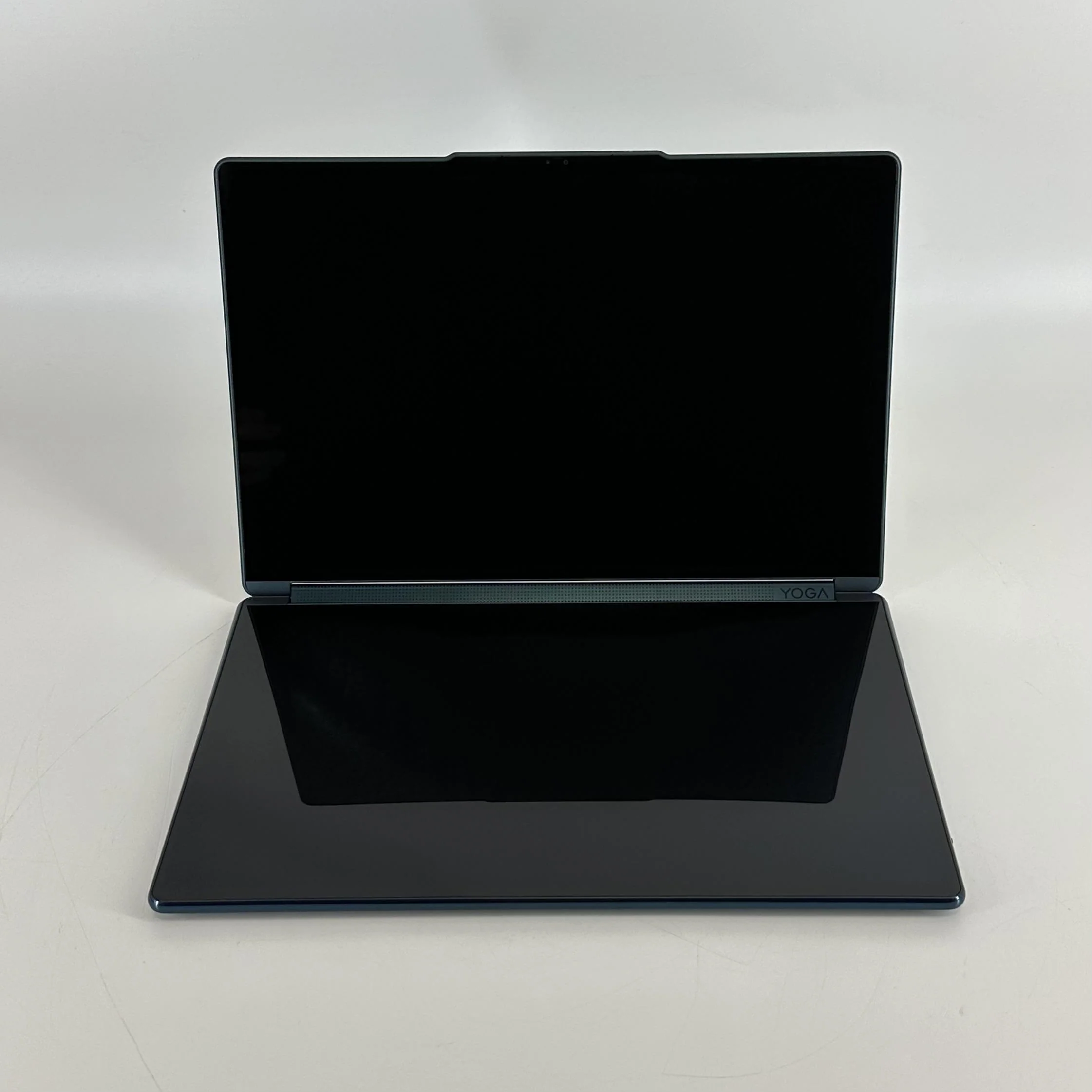 Lenovo Yoga Book 9i 13.3 Blue 2.0 GHz Intel Core Ultra 7 Series 2 32GB RAM 1TB Solid State Drive