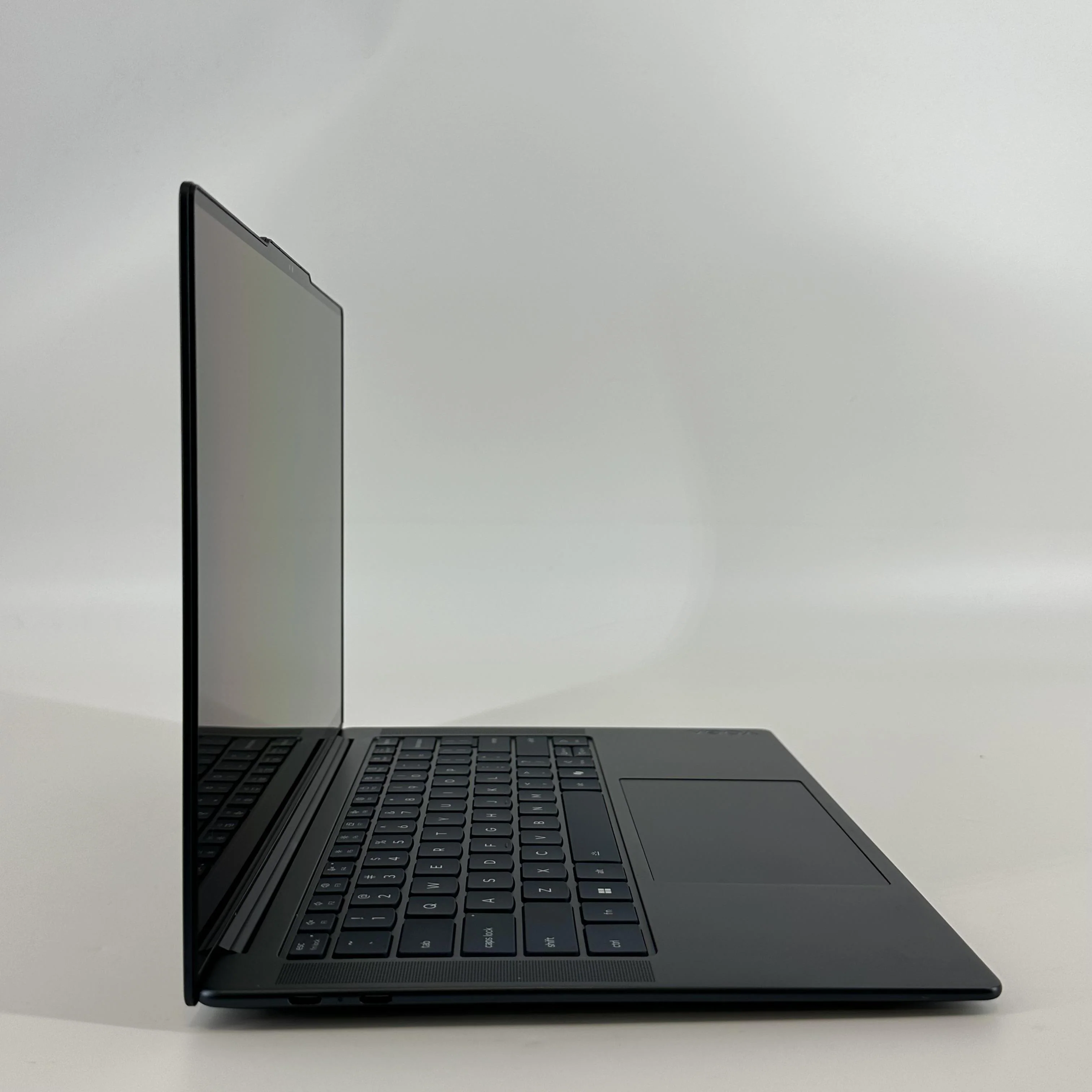 Lenovo Yoga Slim 7x 14.5 Blue 3.4 GHz Qualcomm Snapdragon X Elite 32GB RAM 1TB Solid State Drive - Image 3