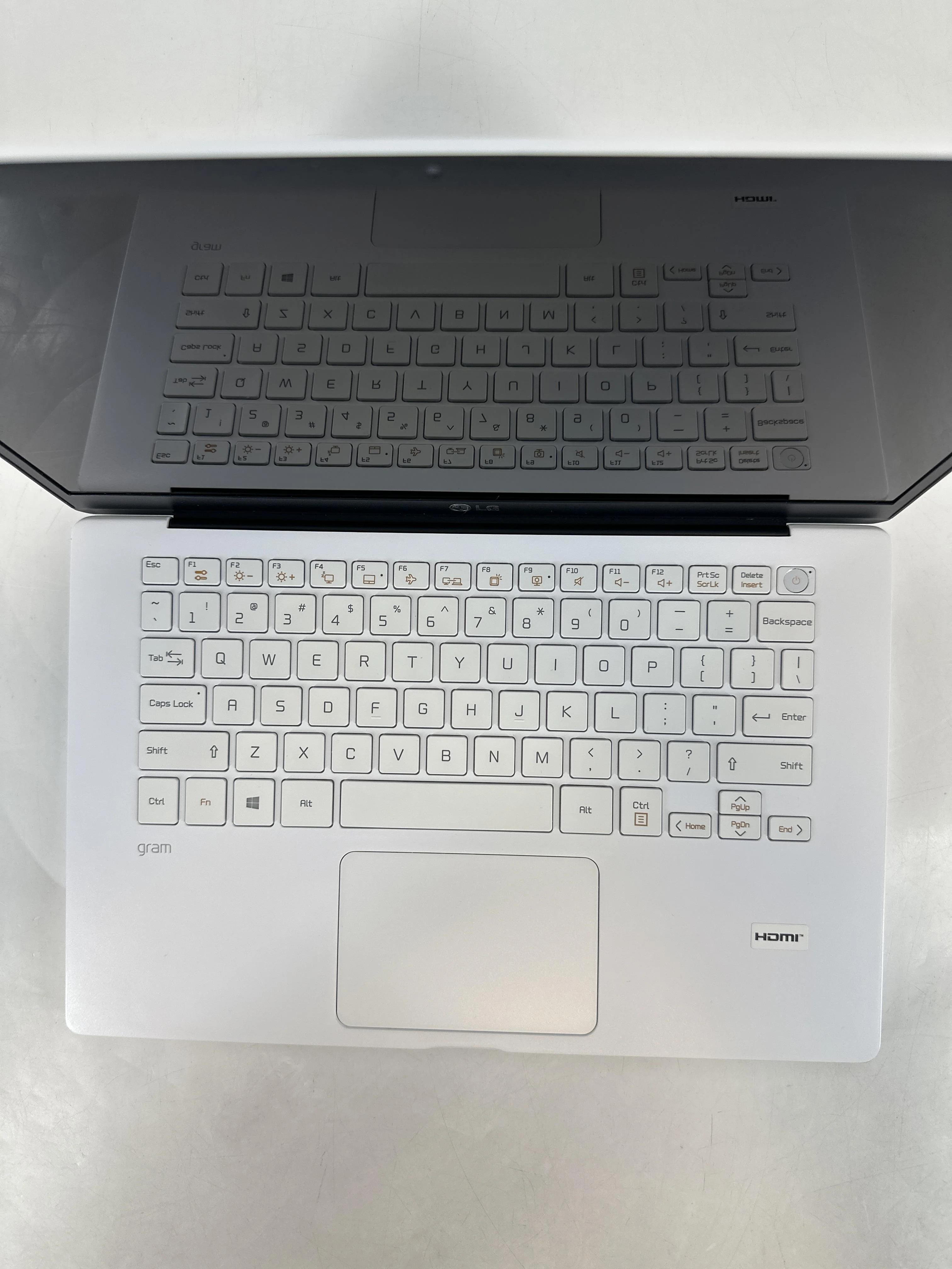 LG Gram 14 White 1.2 GHz Intel Core i5 10th Gen. 8GB RAM 256GB Solid State Drive - Image 2
