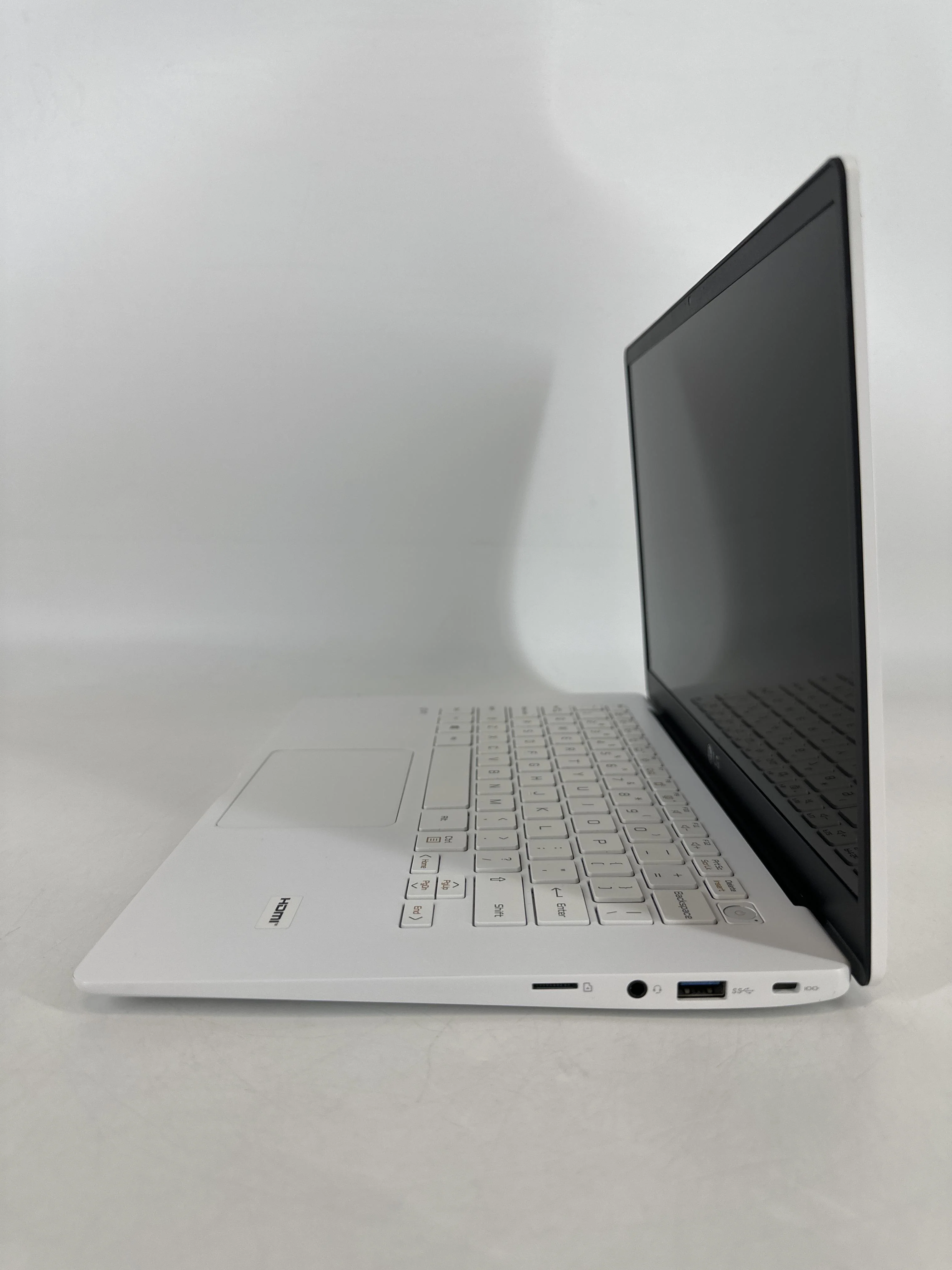LG Gram 14 White 1.2 GHz Intel Core i5 10th Gen. 8GB RAM 256GB Solid State Drive - Image 4