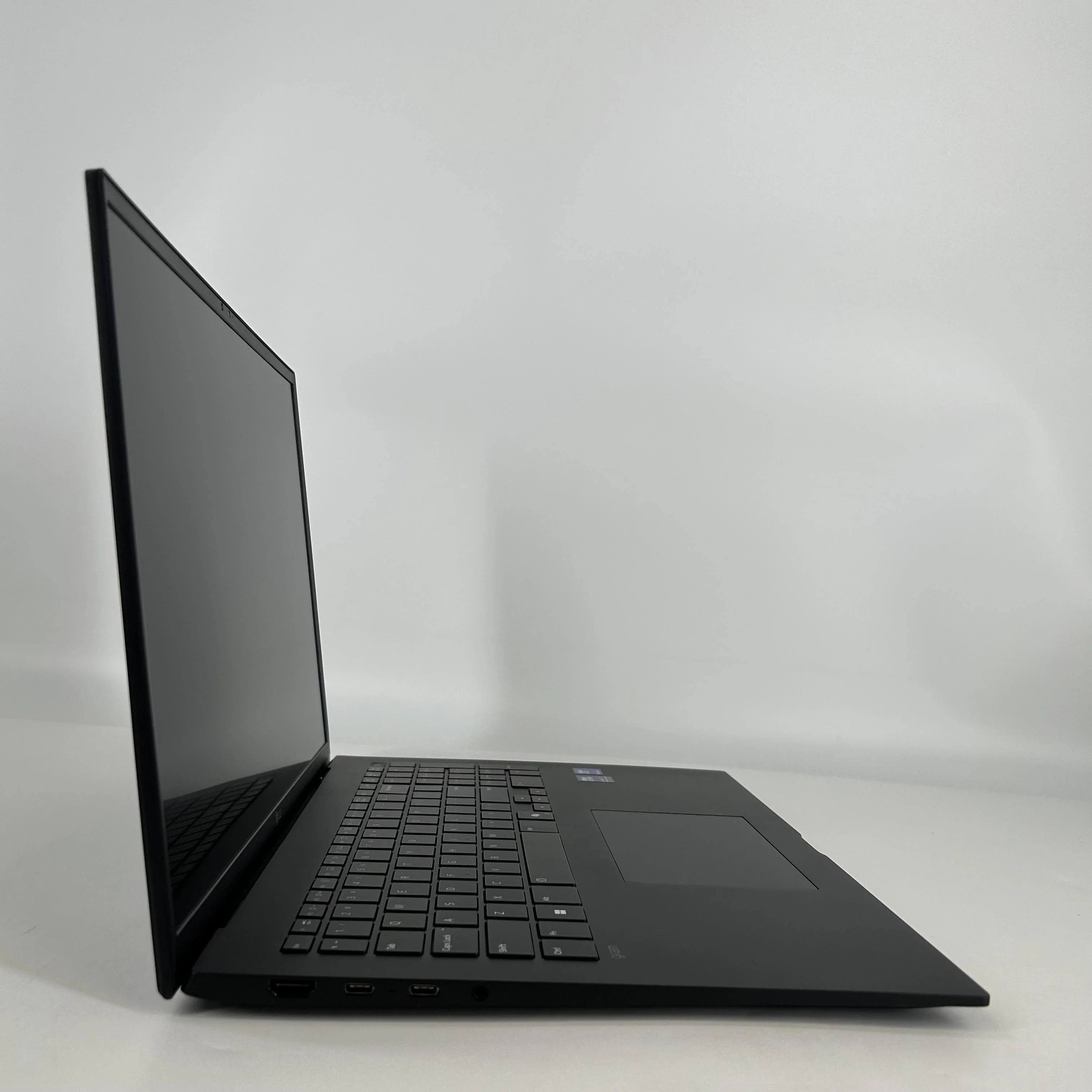 LG Gram 17 Black 2.2 GHz Intel Core Ultra 7 Series 2 16GB RAM 1TB Solid State Drive 1TB Solid State Drive - Image 3