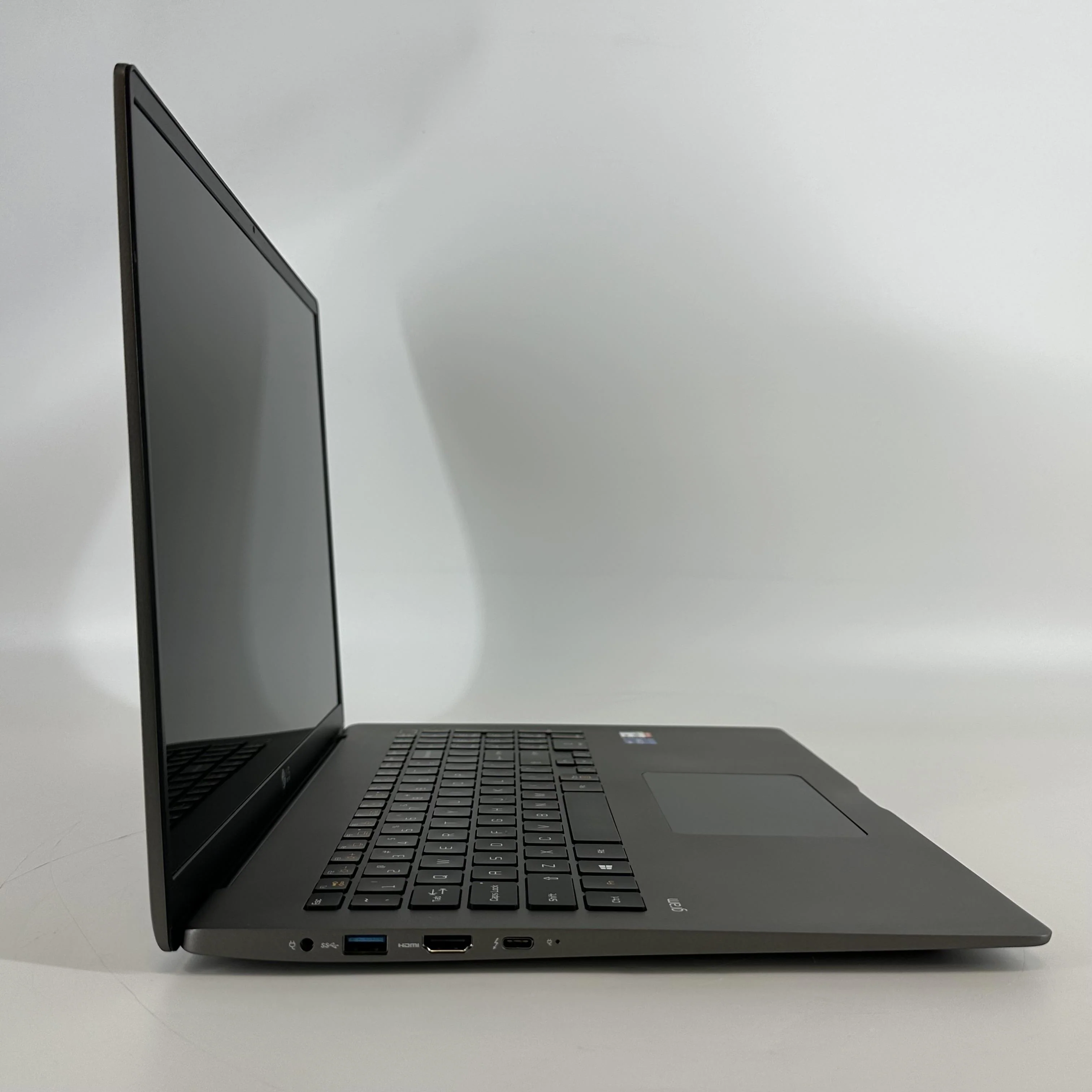 LG Gram 17 Gray 2.8 GHz Intel Core i7 11th Gen. 16GB RAM 1TB Solid State Drive - Image 3
