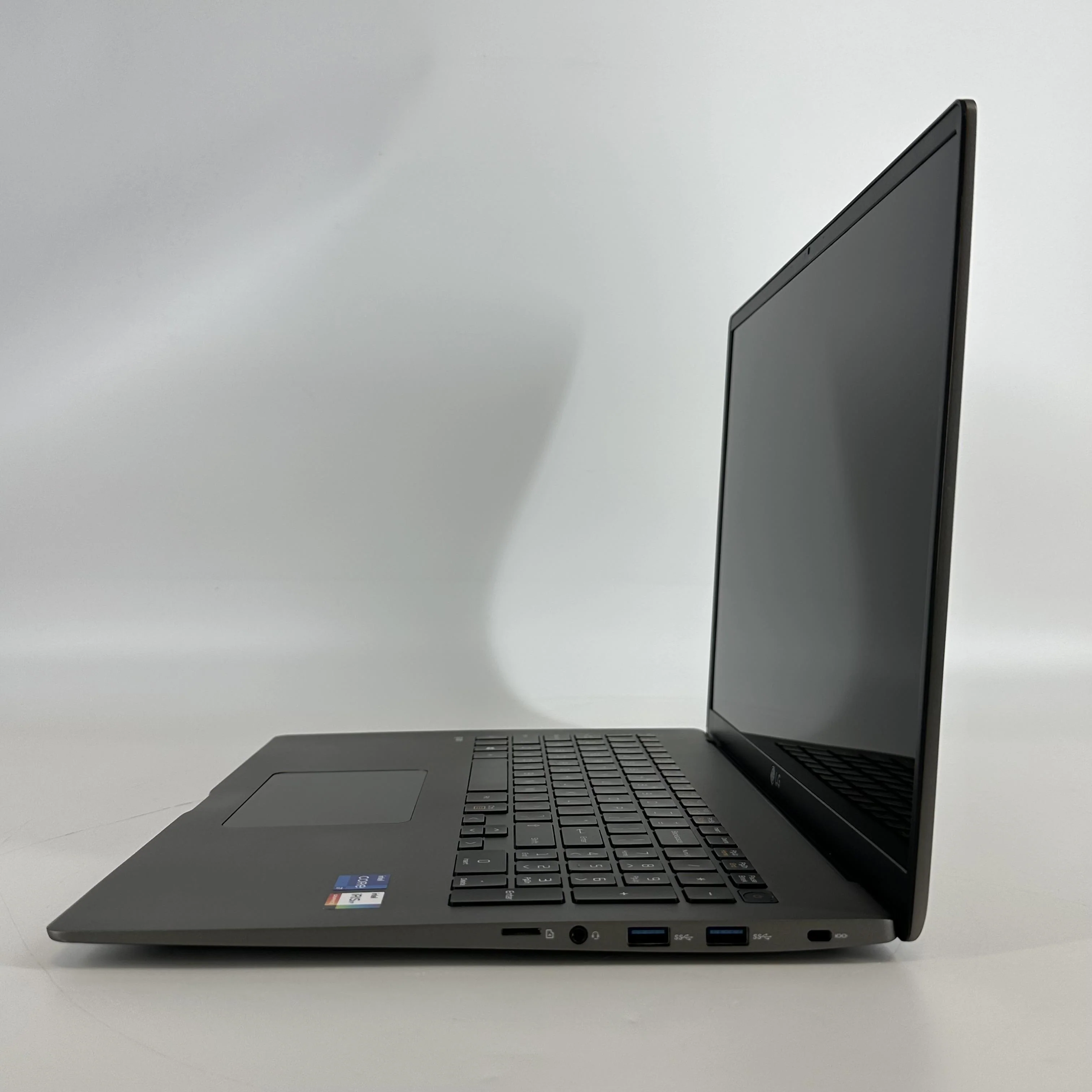 LG Gram 17 Gray 2.8 GHz Intel Core i7 11th Gen. 16GB RAM 1TB Solid State Drive - Image 4