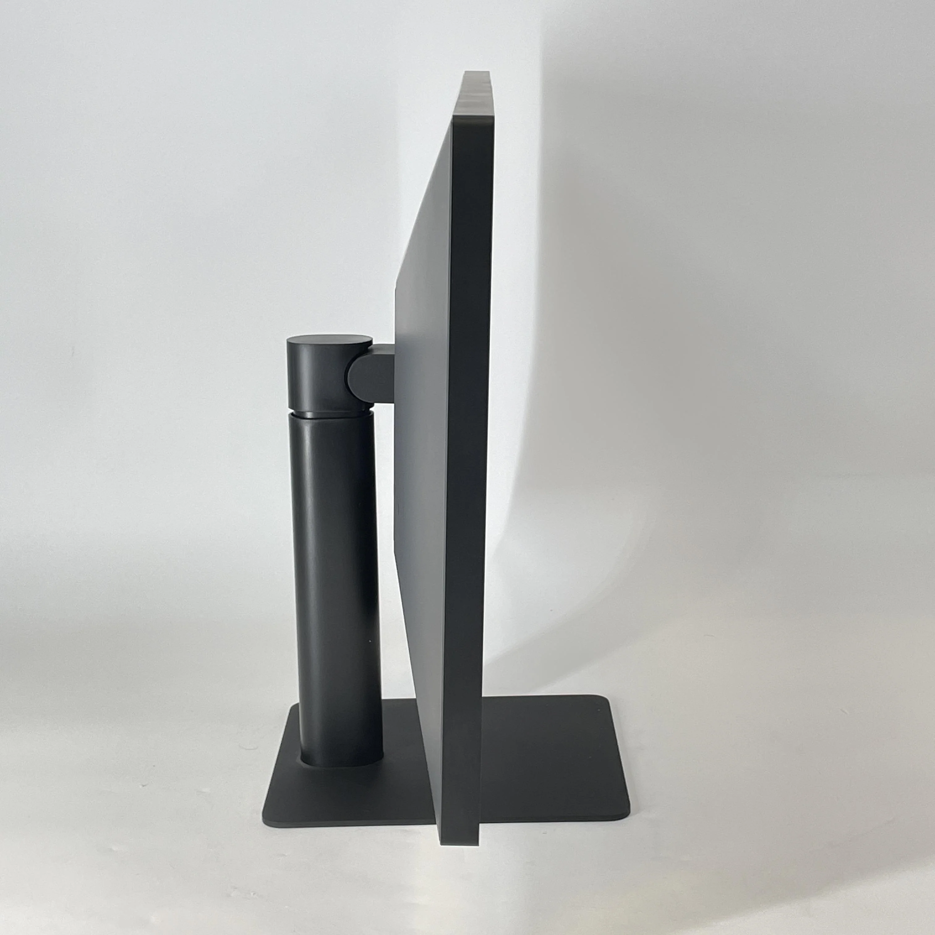 LG Ultrafine 27in - Image 4