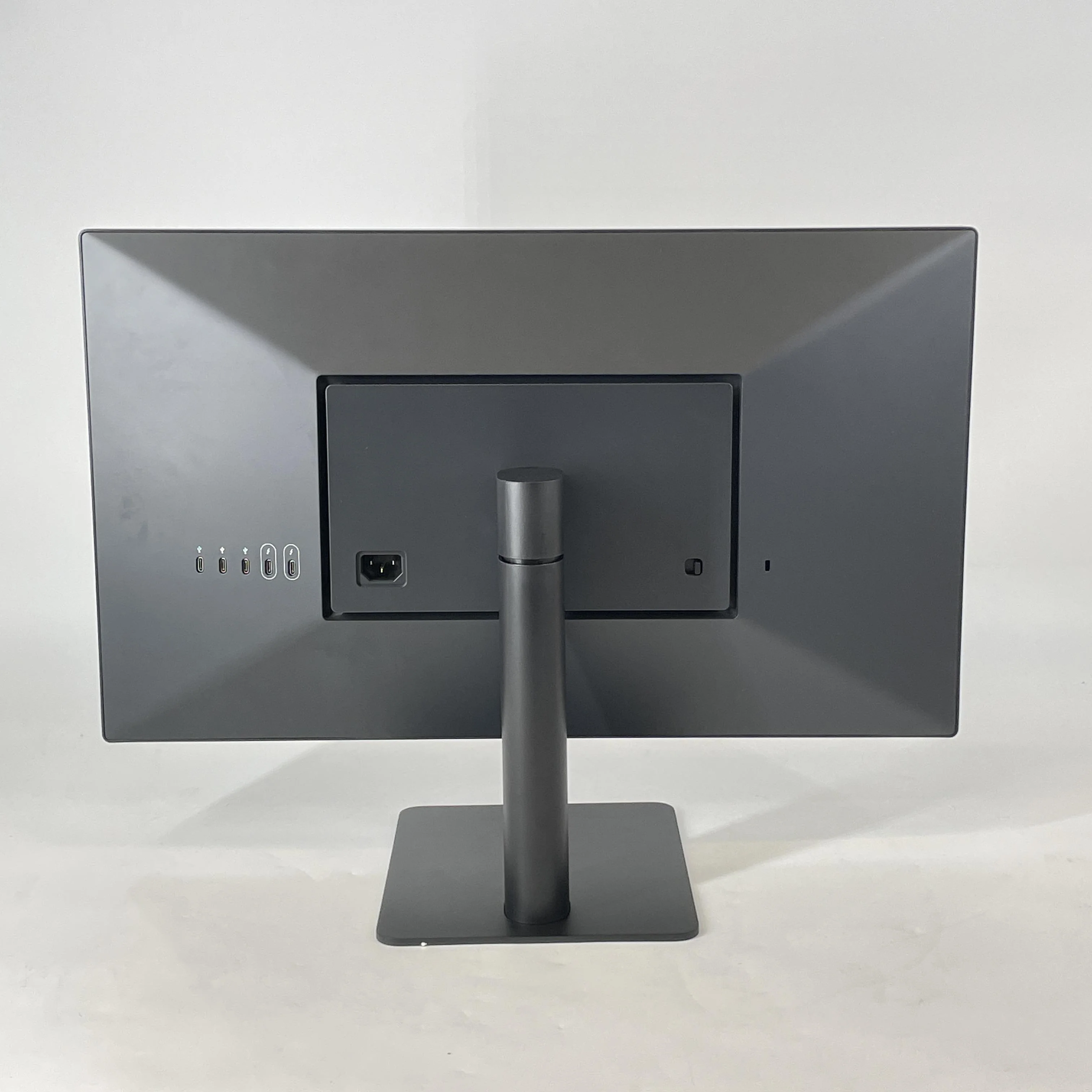 LG Ultrafine 27in - Image 2
