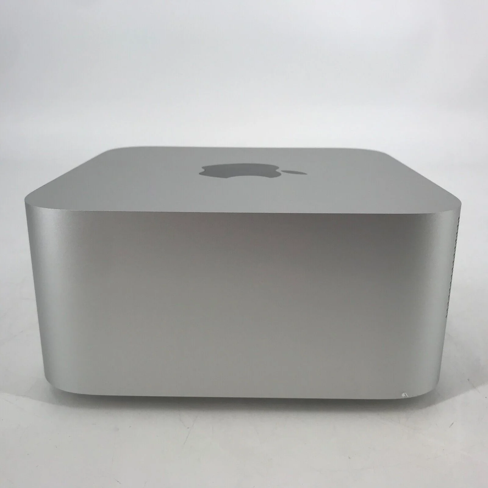 Mac Studio Silver 2022 M1 Ultra 20-Core CPU 48-Core GPU 64GB 1TB - Excellent - Image 5
