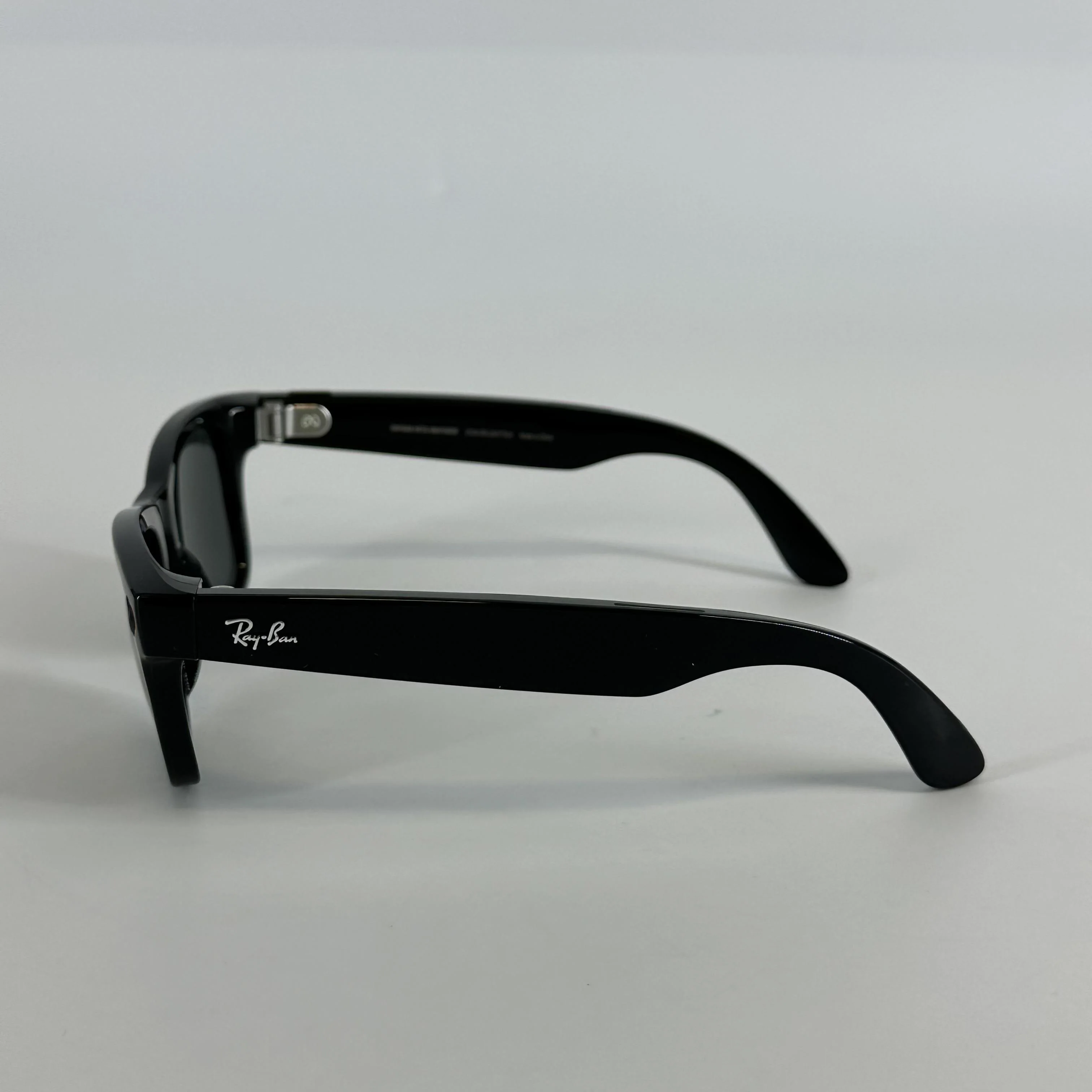 Meta Ray-Ban Meta Wayfarer (Gen 1) Shiny Black 32GB - Image 4