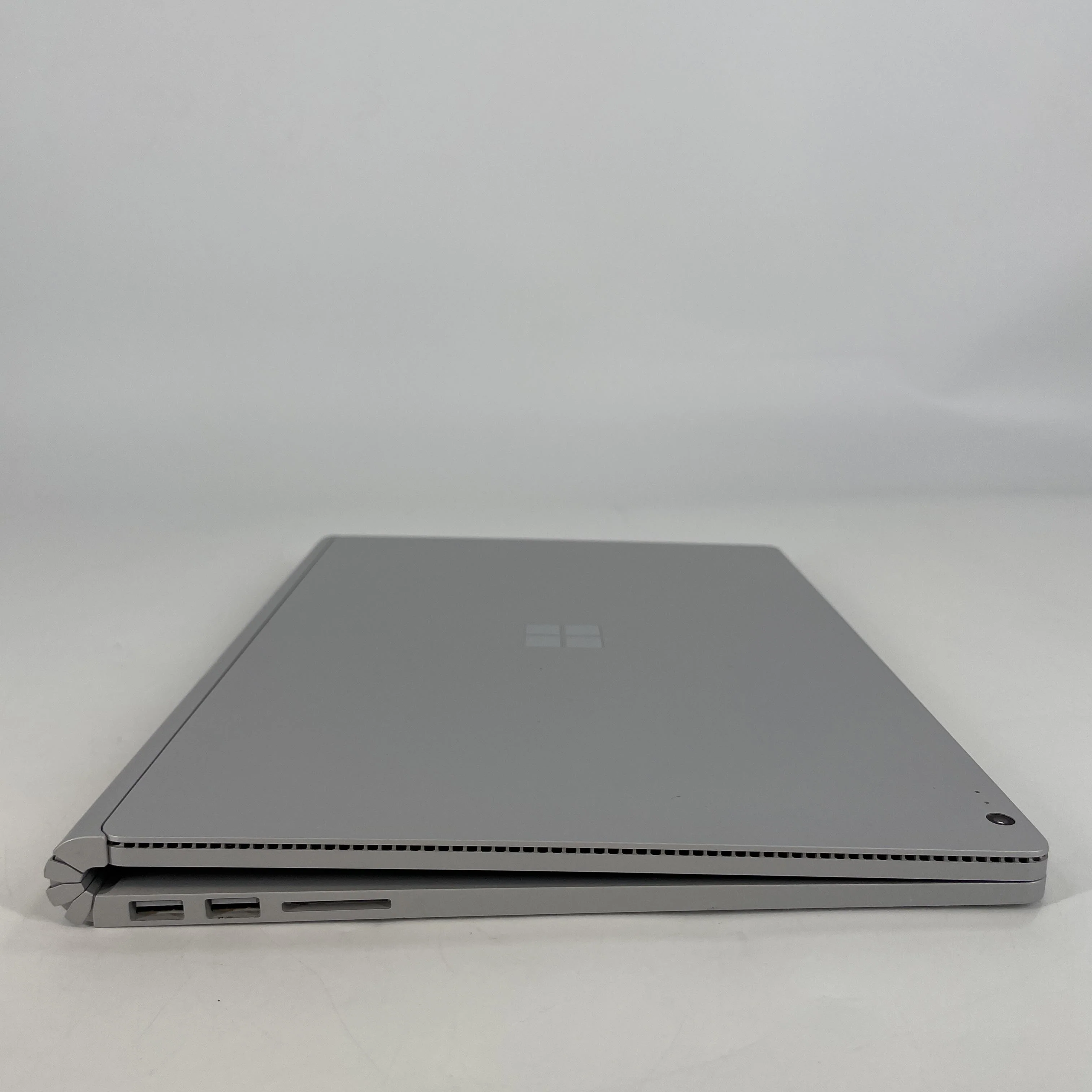 Microsoft Surface Book 1 13.5 Silver 2.4 GHz Intel Core i5 6th Gen. 8GB RAM 128GB Solid State Drive - Image 10