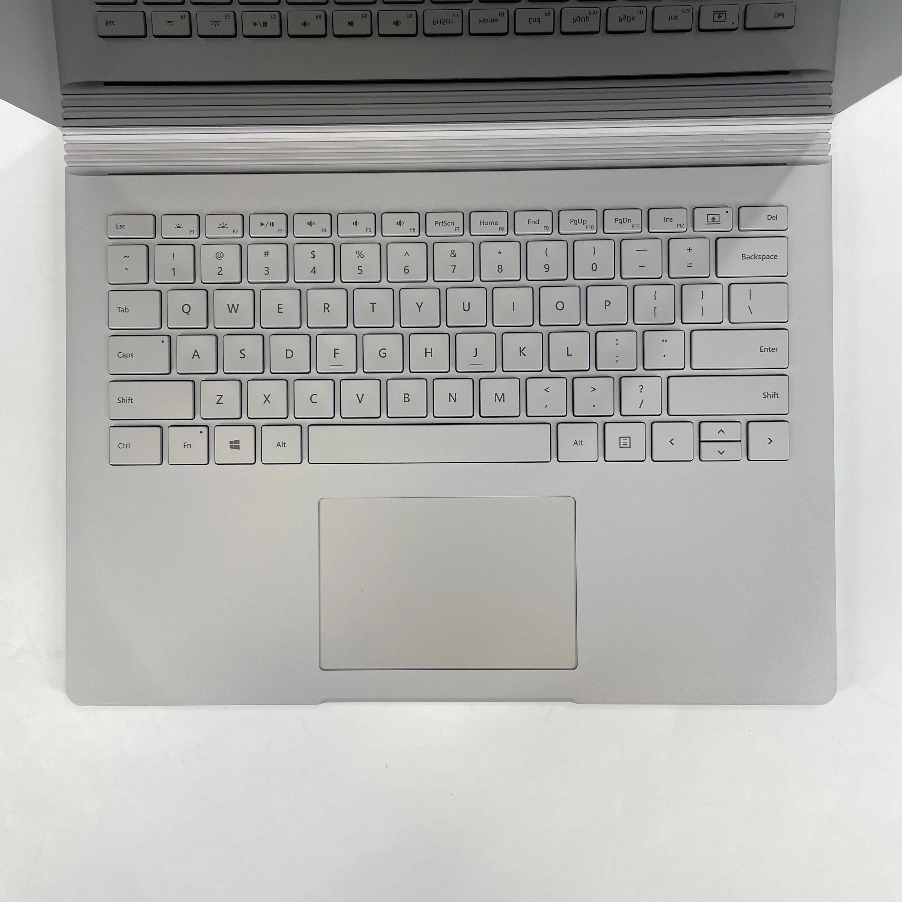 Microsoft Surface Book 1 13.5 Silver 2.4 GHz Intel Core i5 6th Gen. 8GB RAM 128GB Solid State Drive - Image 2