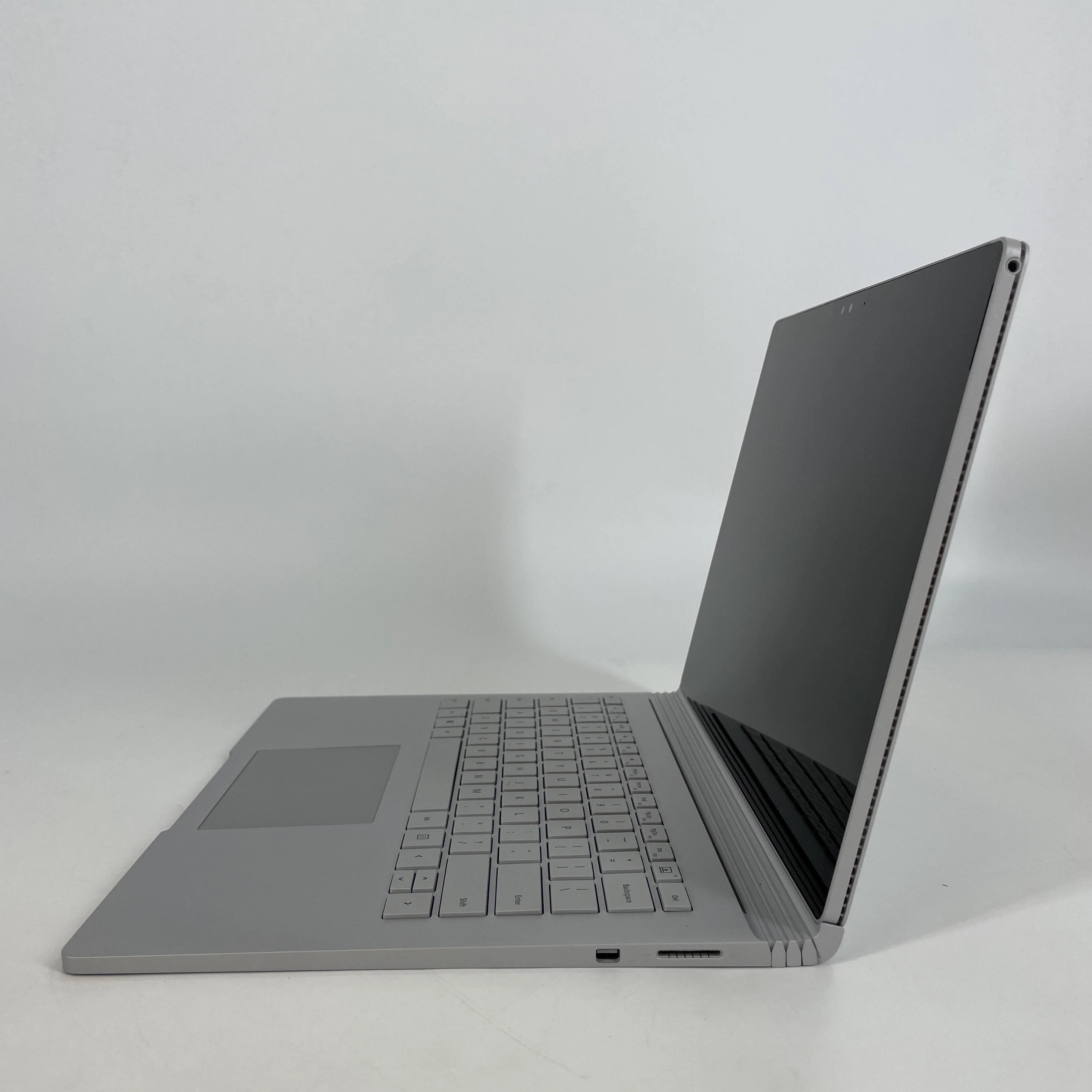 Microsoft Surface Book 1 13.5 Silver 2.4 GHz Intel Core i5 6th Gen. 8GB RAM 128GB Solid State Drive - Image 4