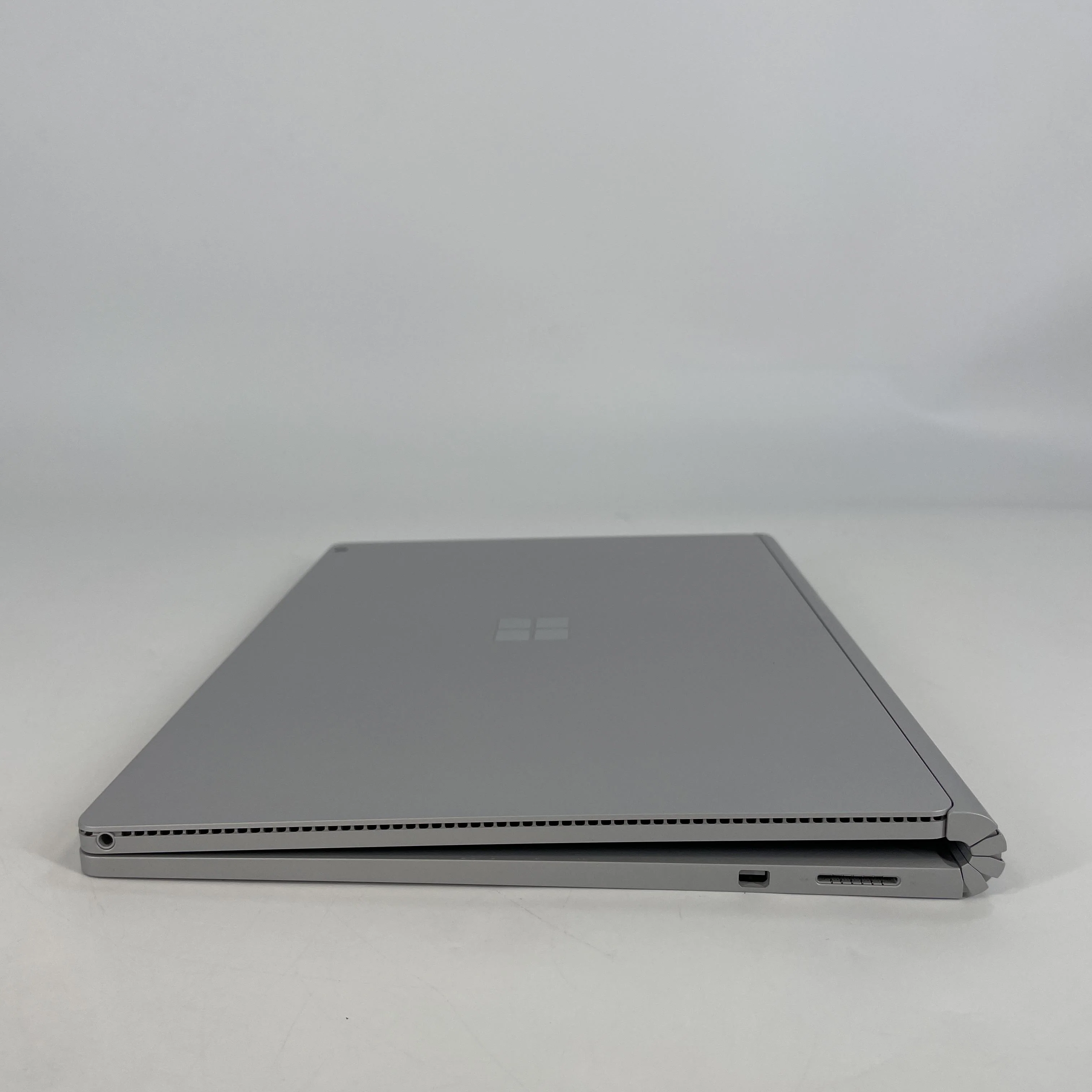 Microsoft Surface Book 1 13.5 Silver 2.4 GHz Intel Core i5 6th Gen. 8GB RAM 128GB Solid State Drive - Image 8