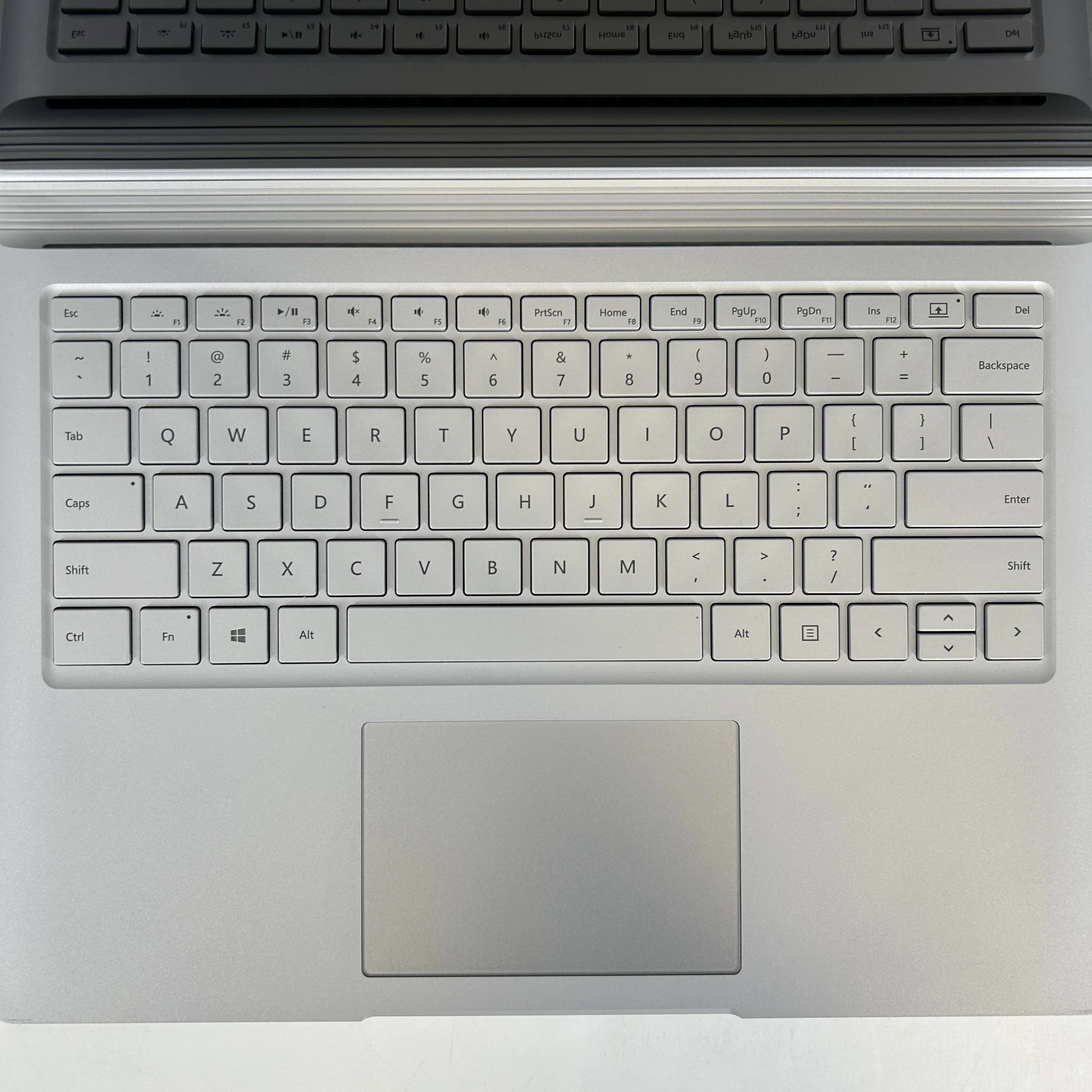 Microsoft Surface Book 1 13.5 Silver 2.6 GHz Intel Core i7 6th Gen. 16GB RAM 1TB Solid State Drive NVIDIA GeForce GTX 965M 2 GB - Image 2