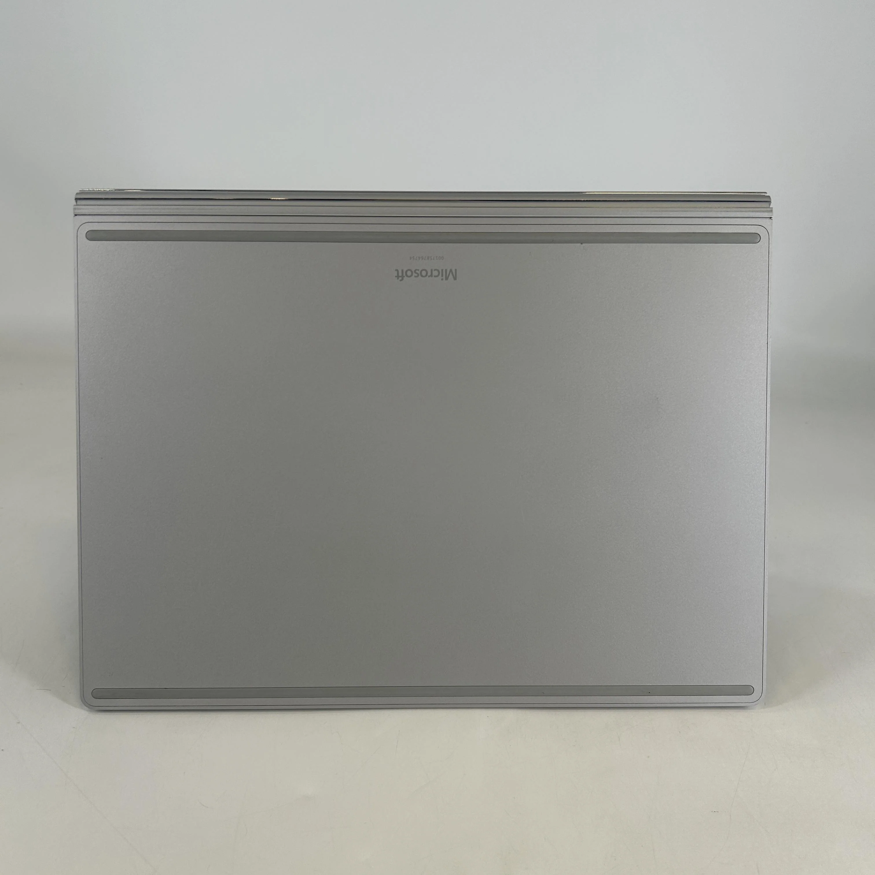 Microsoft Surface Book 1 13.5 Silver 2.6 GHz Intel Core i7 6th Gen. 16GB RAM 1TB Solid State Drive NVIDIA GeForce GTX 965M 2 GB - Image 5