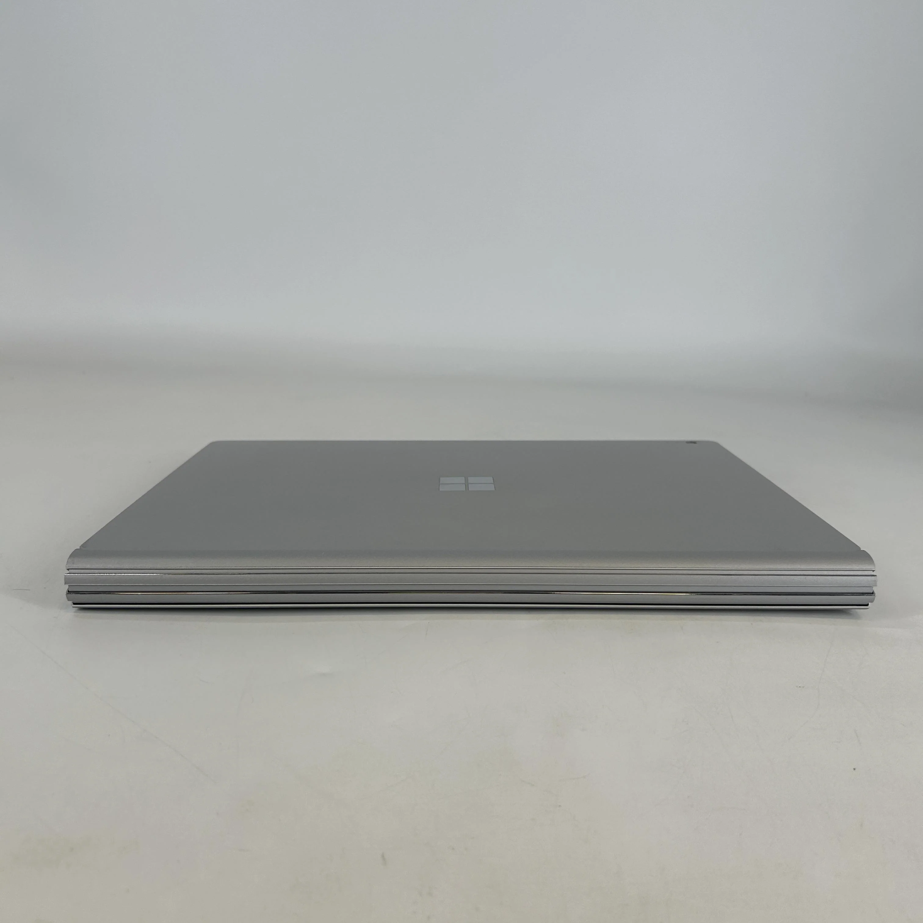 Microsoft Surface Book 1 13.5 Silver 2.6 GHz Intel Core i7 6th Gen. 16GB RAM 1TB Solid State Drive NVIDIA GeForce GTX 965M 2 GB - Image 6