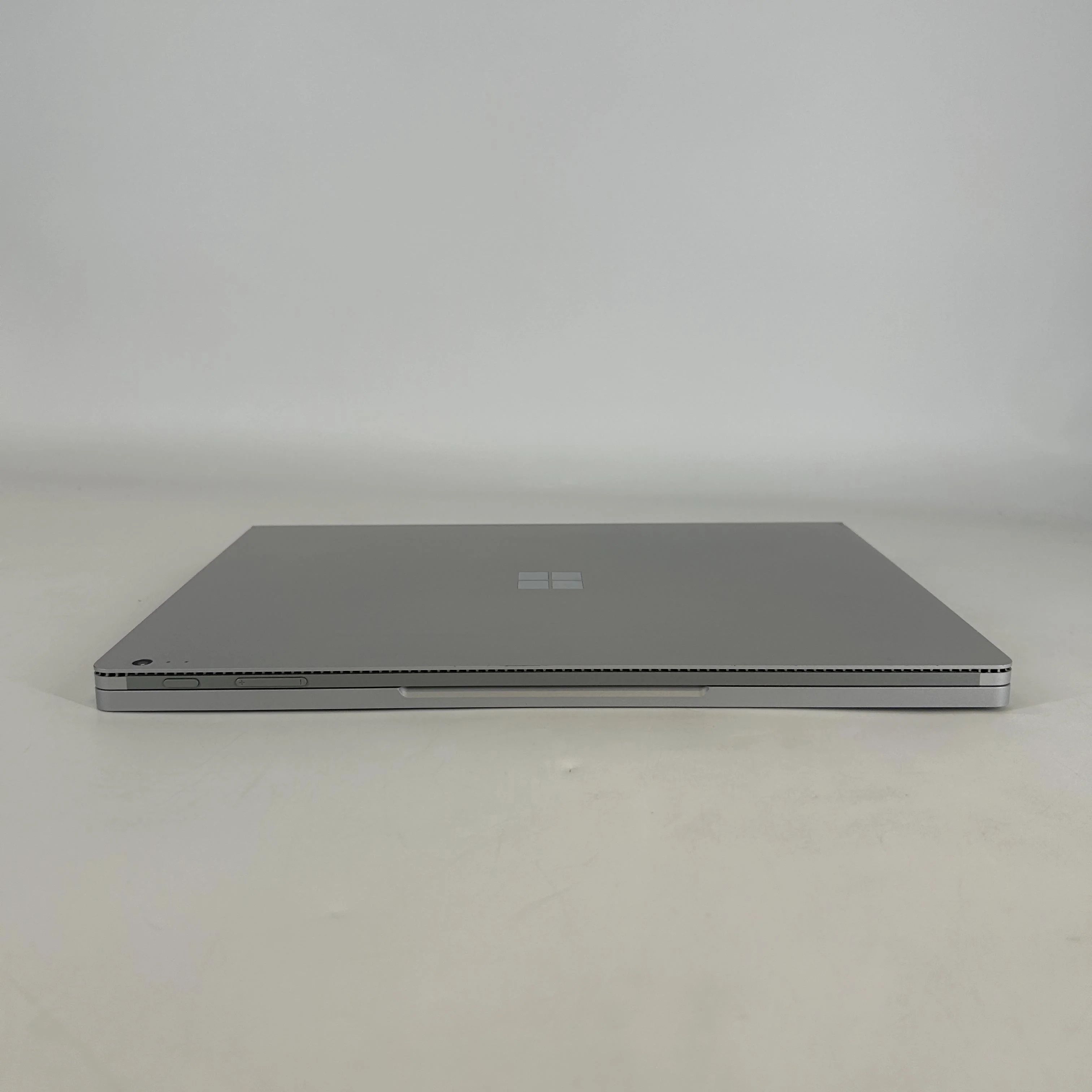 Microsoft Surface Book 1 13.5 Silver 2.6 GHz Intel Core i7 6th Gen. 16GB RAM 1TB Solid State Drive NVIDIA GeForce GTX 965M 2 GB - Image 8