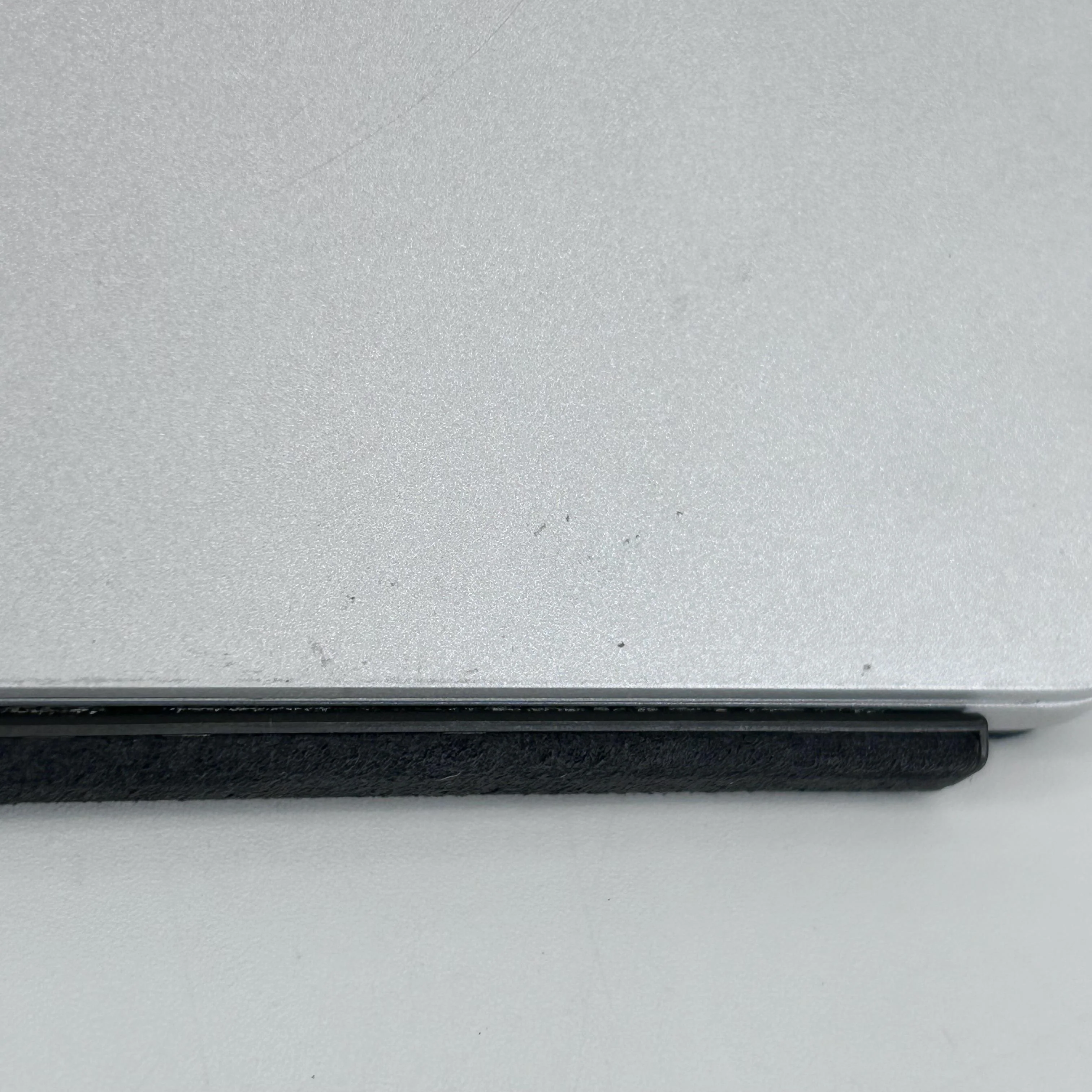 Microsoft Surface Go (1st Gen) 10 WiFi 1.6 GHz Intel Pentium Gold 4415Y 8GB RAM 128GB Solid State Drive - Image 25