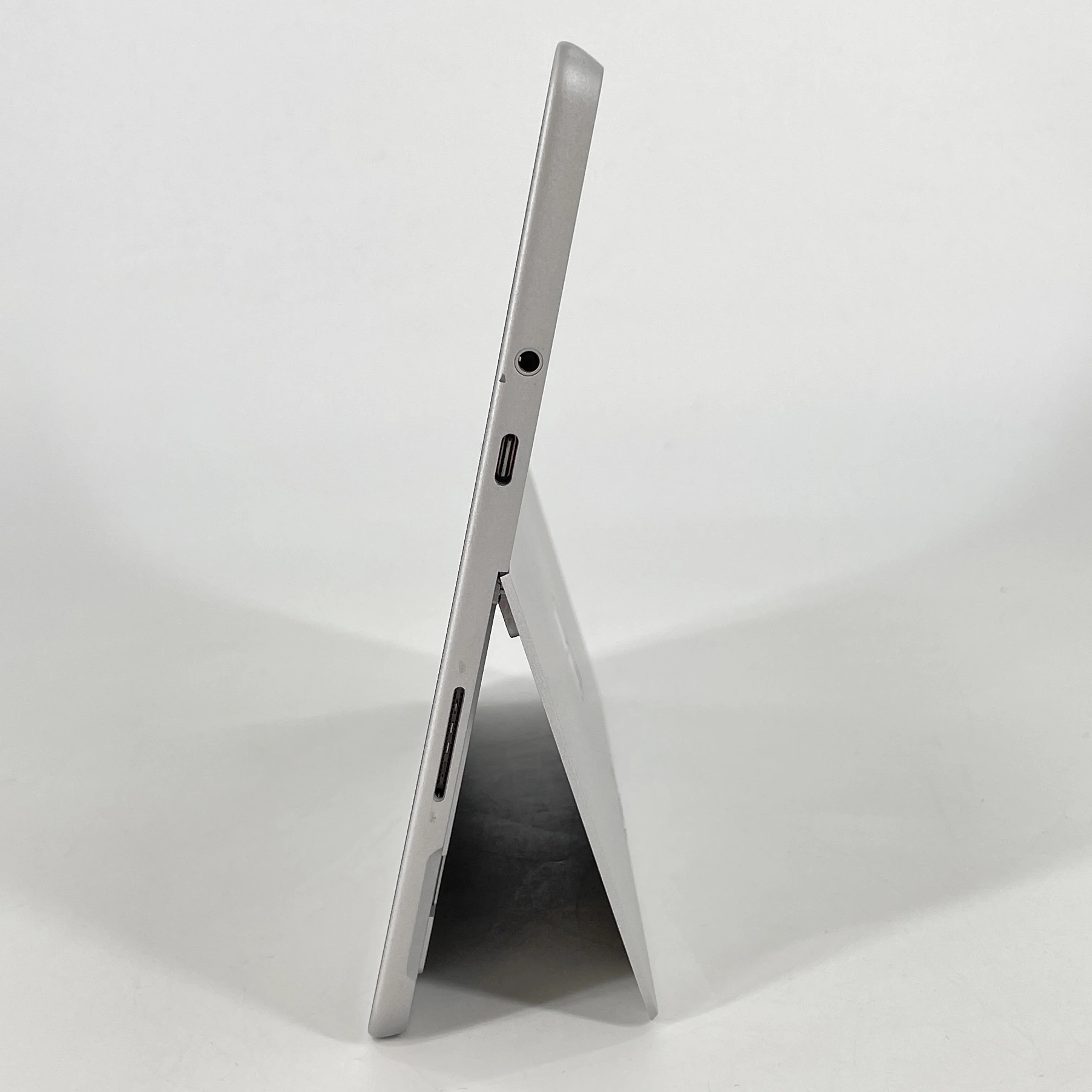 Microsoft Surface Go 3 10.5 Unlocked 1.3 GHz Intel Core i3 10th Gen. 8GB RAM 128GB Solid State Drive - Image 4