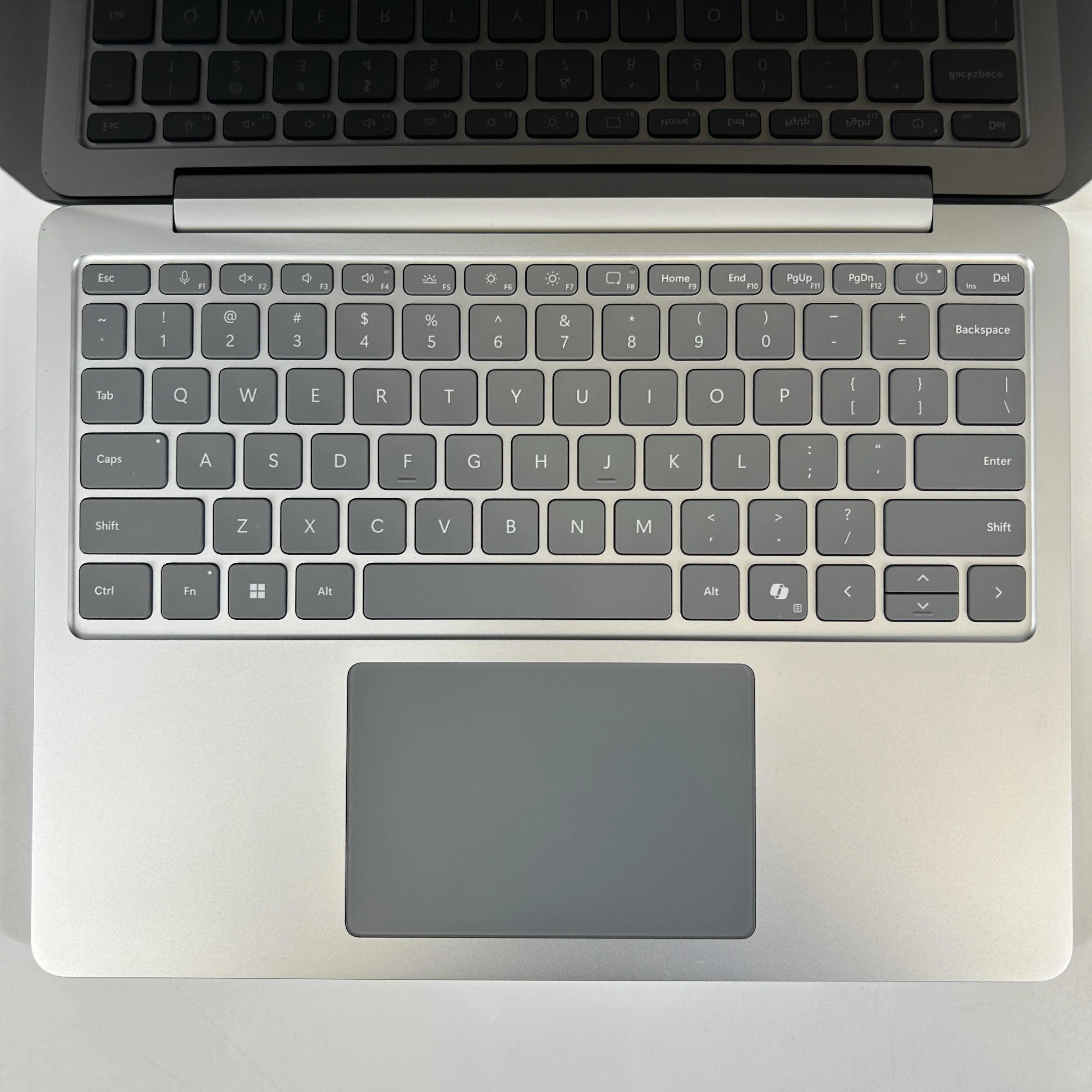 Microsoft Surface Laptop 13 Silver 3.2 GHz Qualcomm Snapdragon X Plus 24GB RAM 1TB UniversalFlashStorage - Image 2