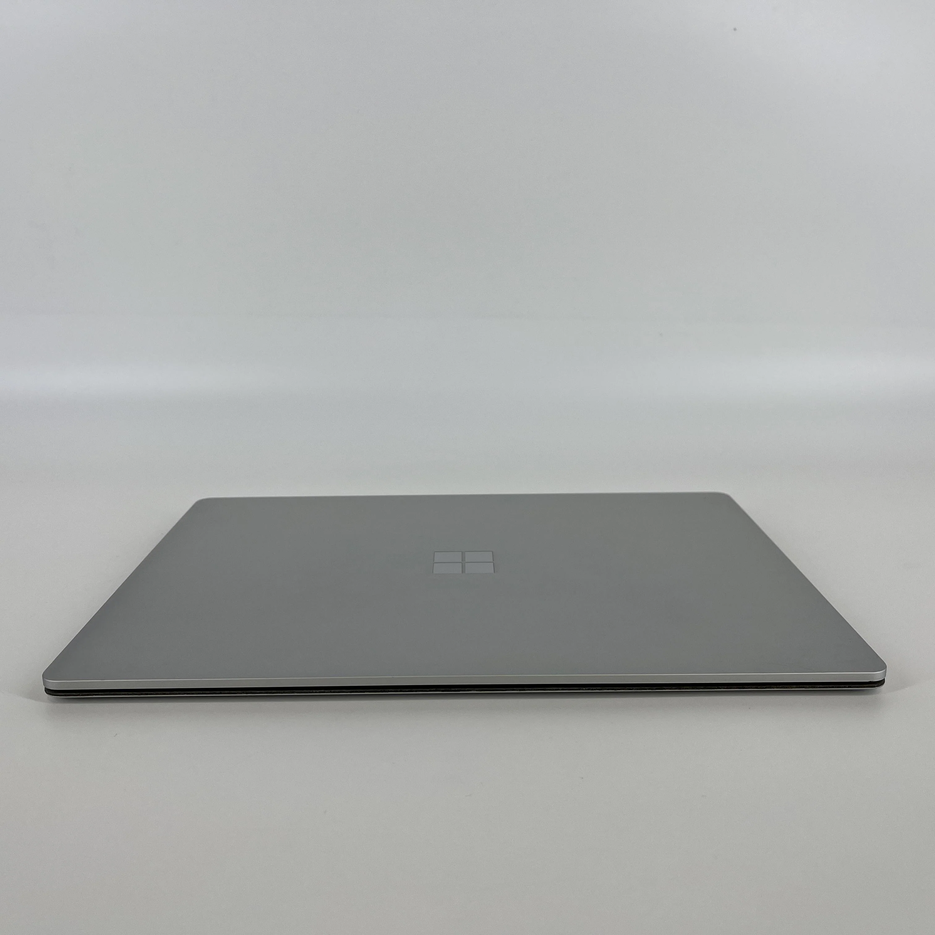 Microsoft Surface Laptop 2 13.5 Platinum 1.7 GHz Intel Core i5 8th Gen. 16GB RAM 256GB Solid State Drive - Image 2